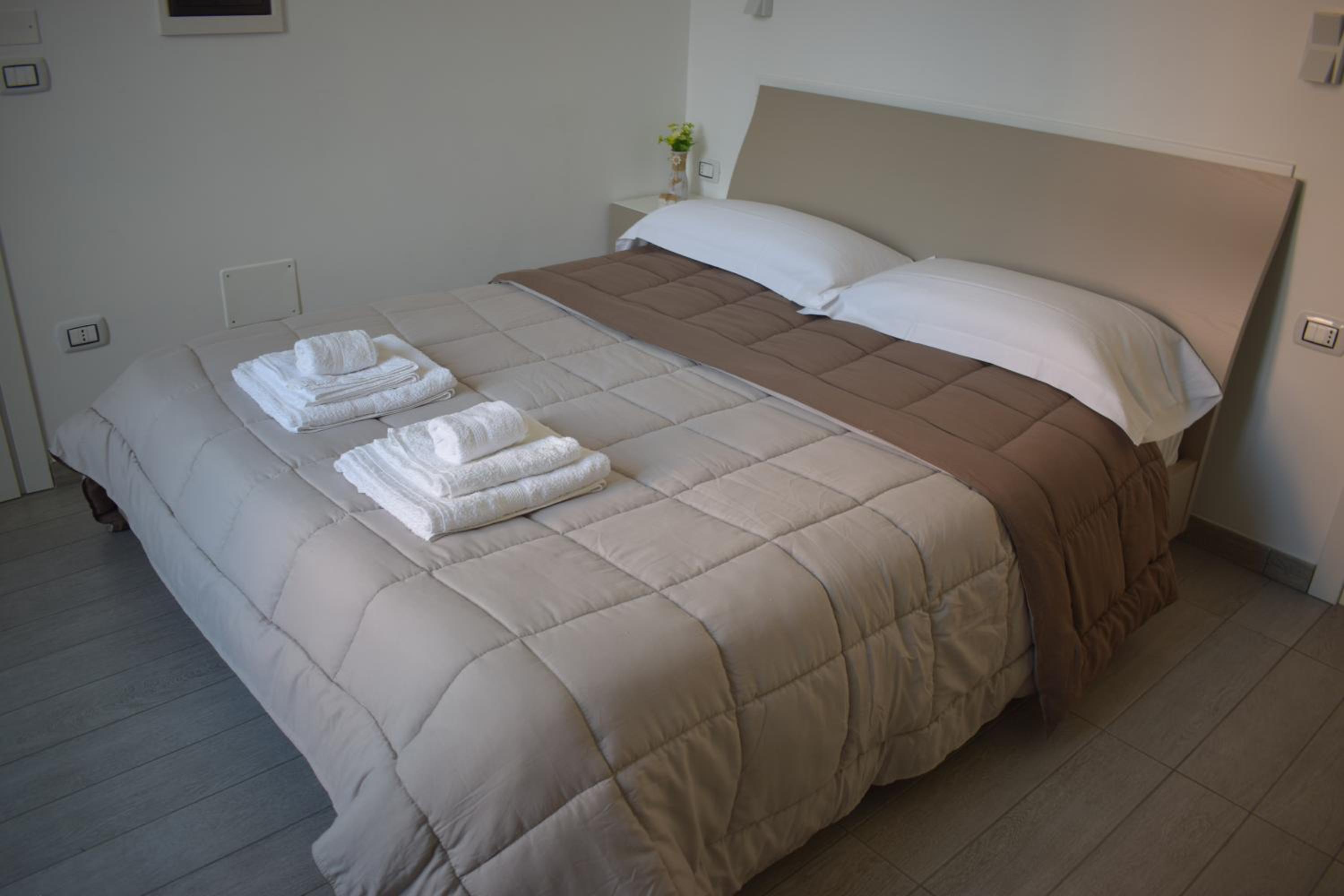 Deluxe Double Room - Photo 15