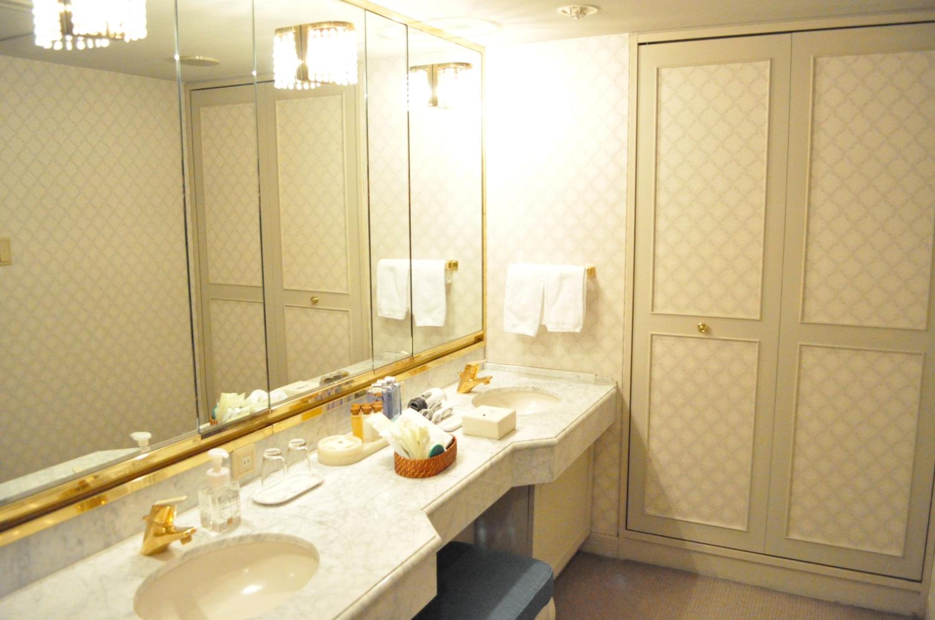 Royal Suite - Non-Smoking - Photo 11