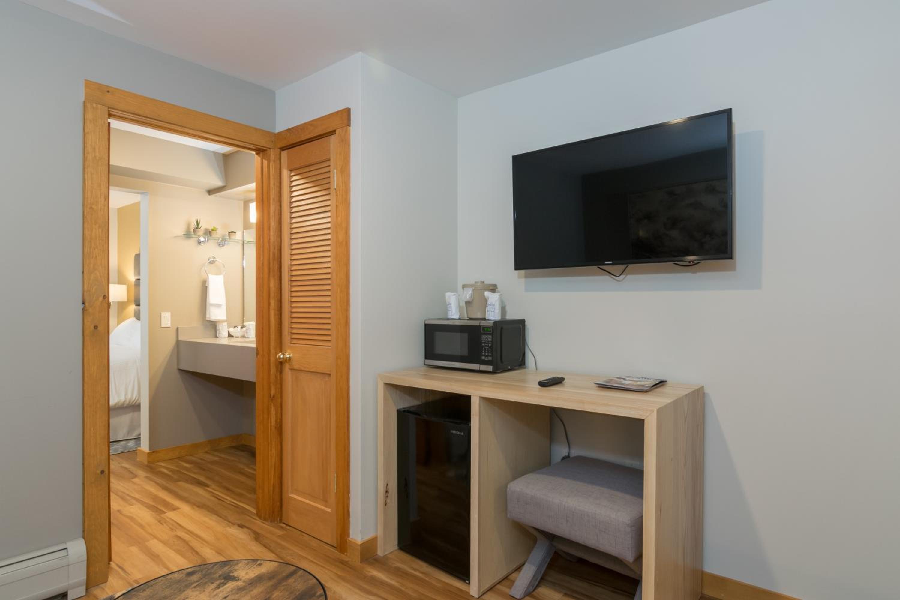 One Queen Suite photo 2