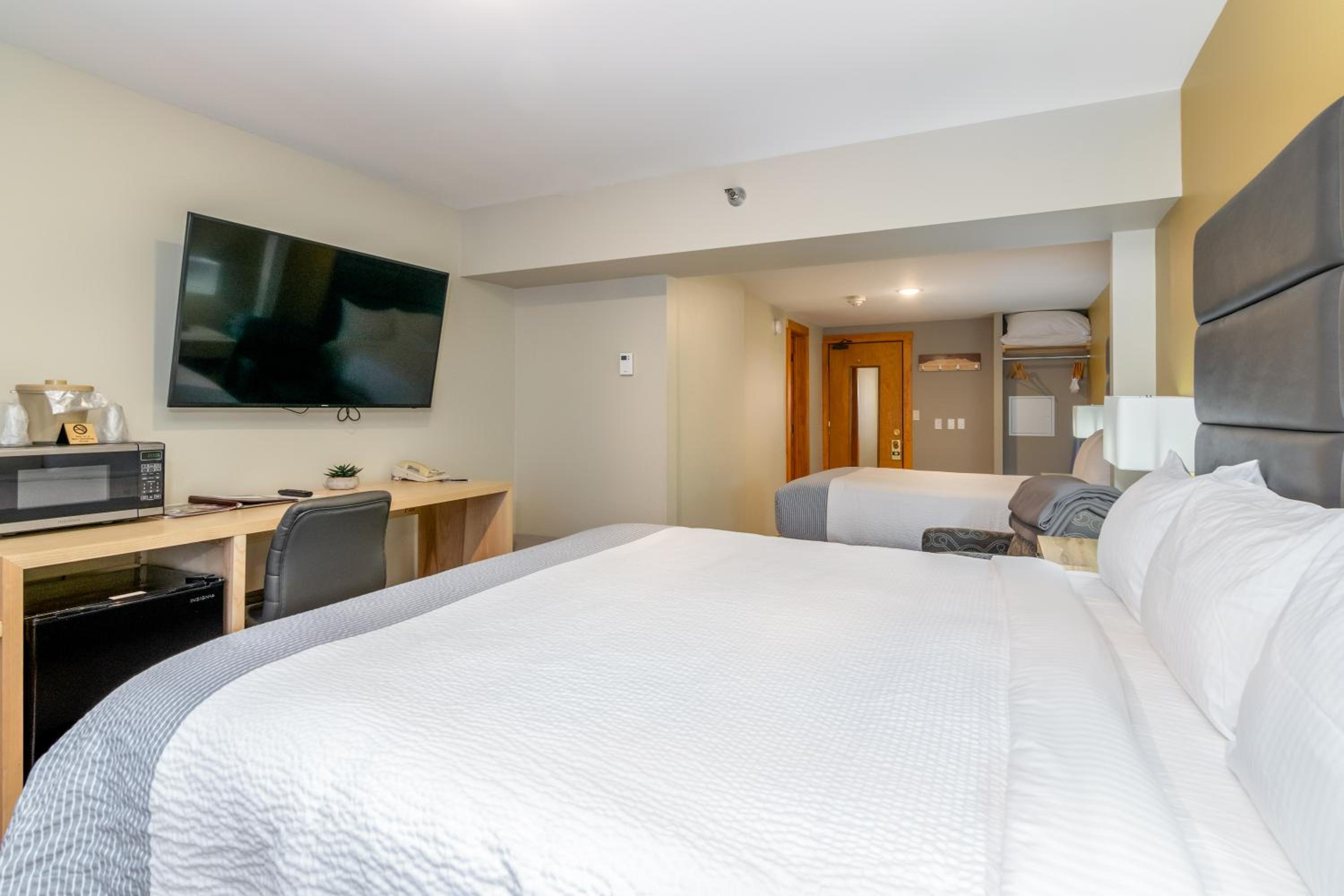 Two King Room photo 2