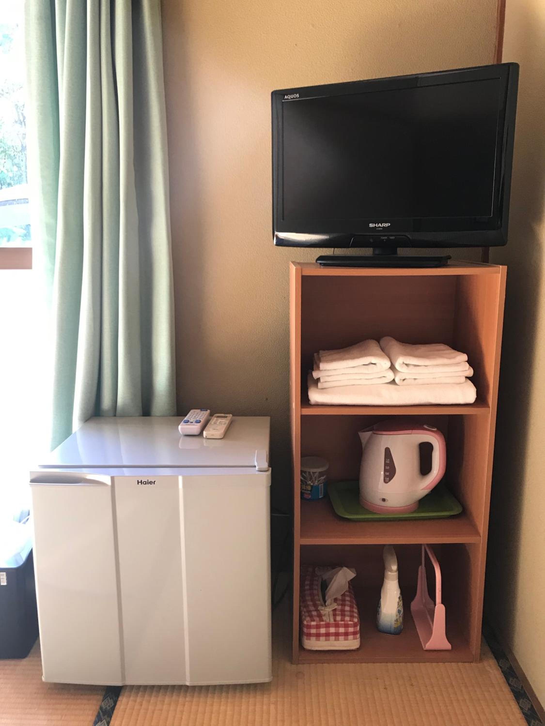 Japanese-Style Room with Shared Bathroom photo 3