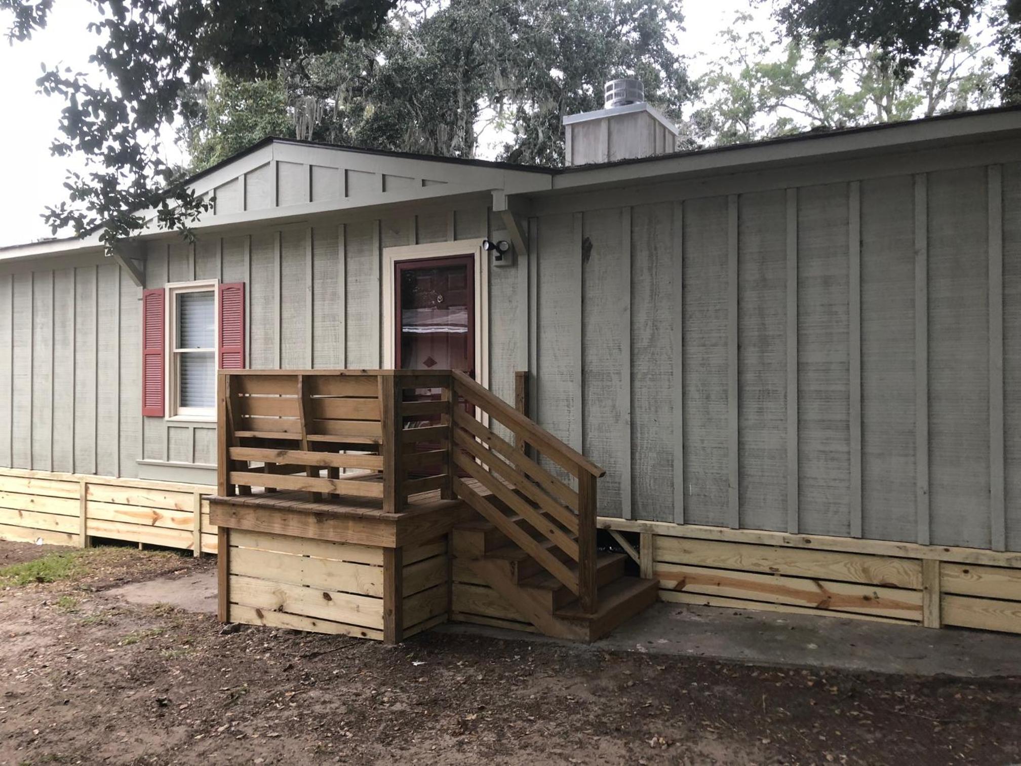 Mobile Home - Photo 3
