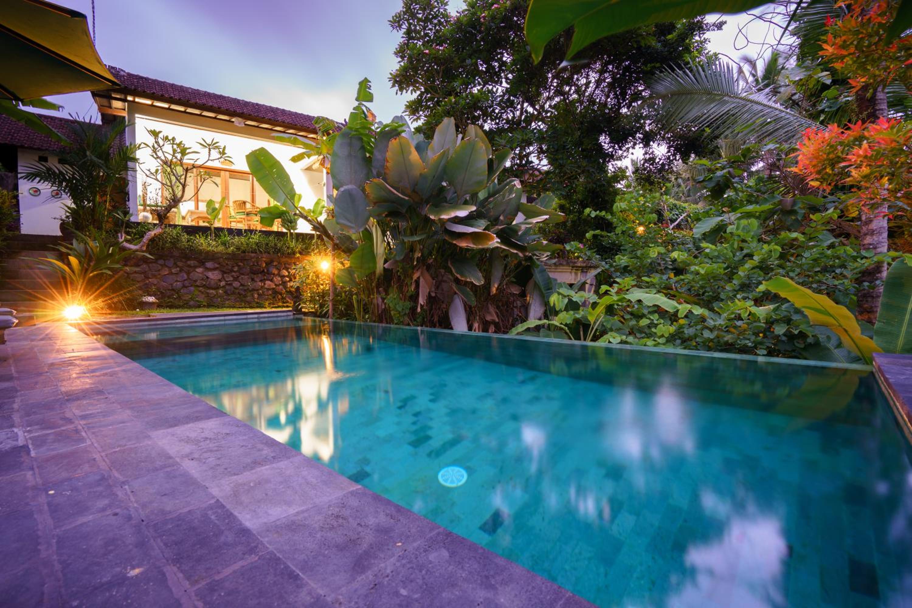 Family Suite with Pool View photo 3