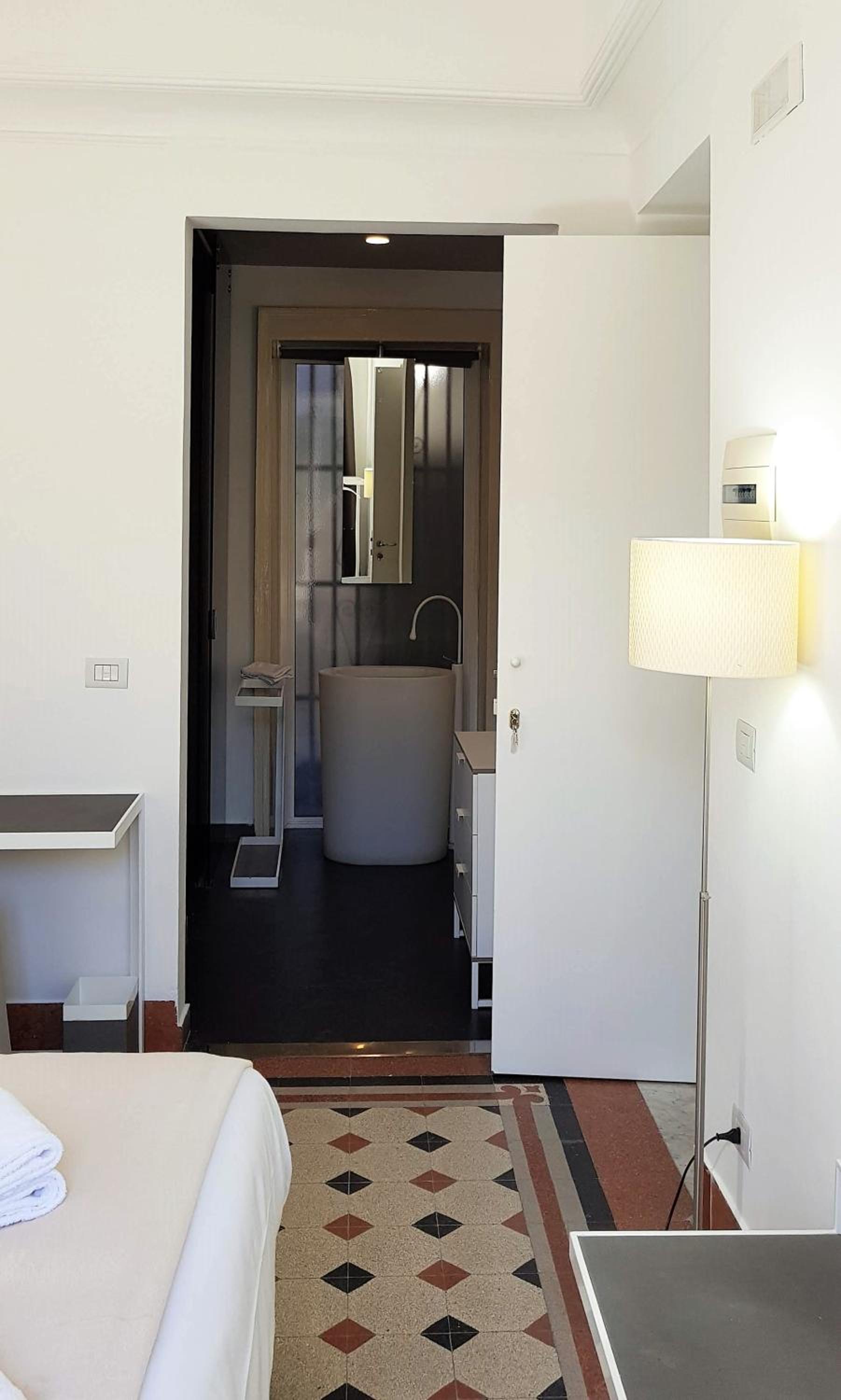 Deluxe Double or Twin Room - Photo 11