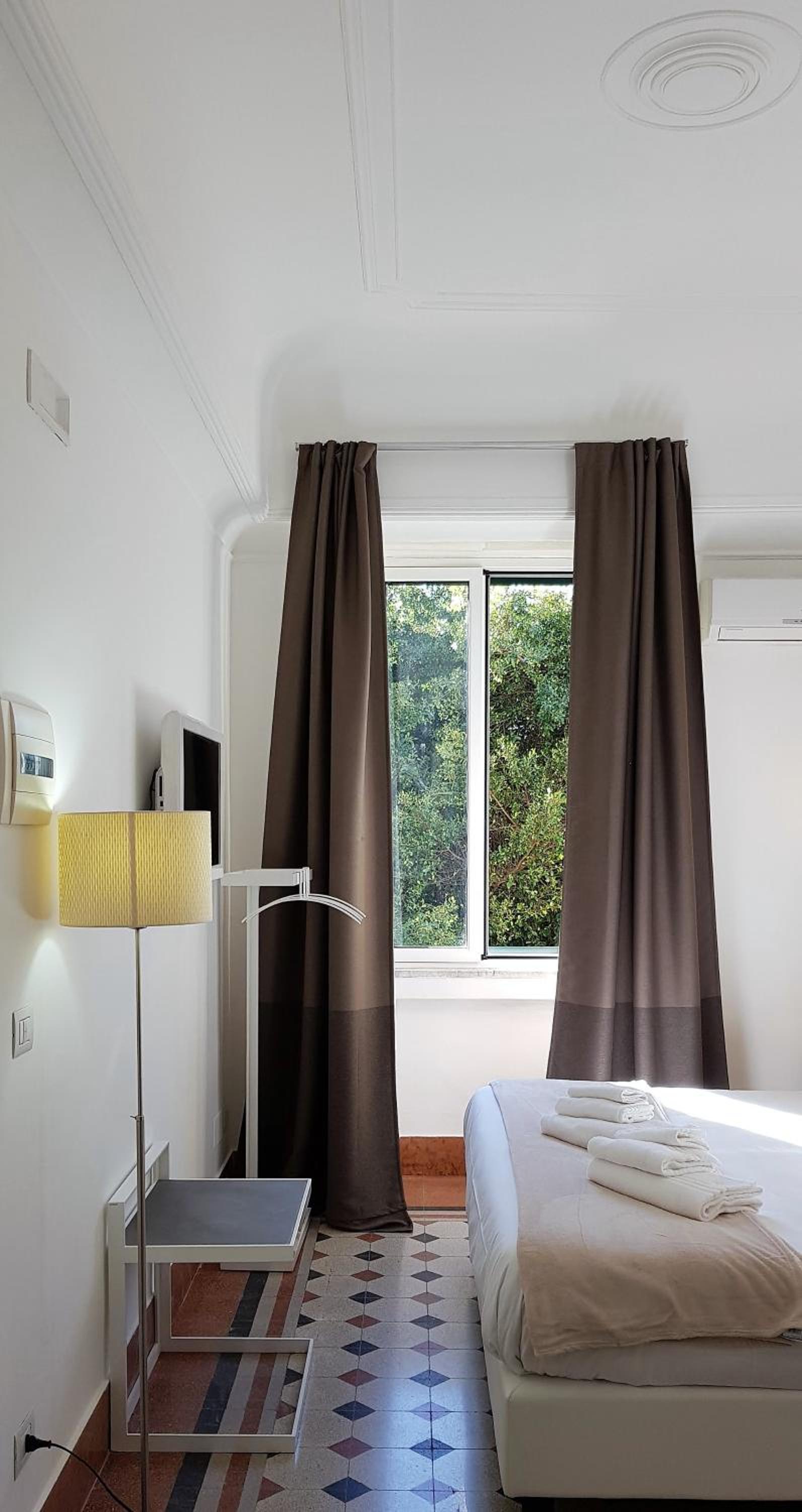 Deluxe Double or Twin Room - Photo 10