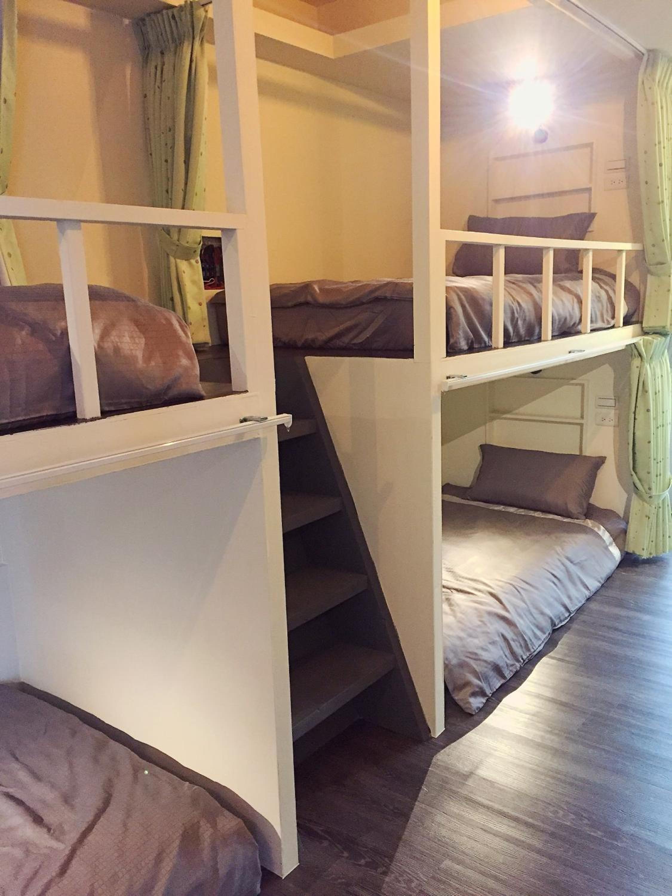 Single Bed in Mixed Dormitory Room