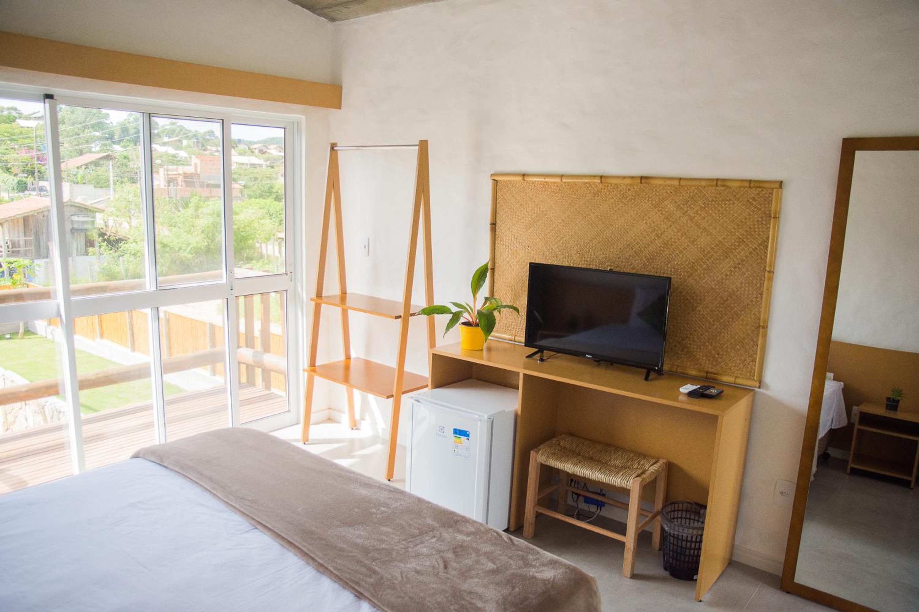 Double Room with Patio - Photo 10