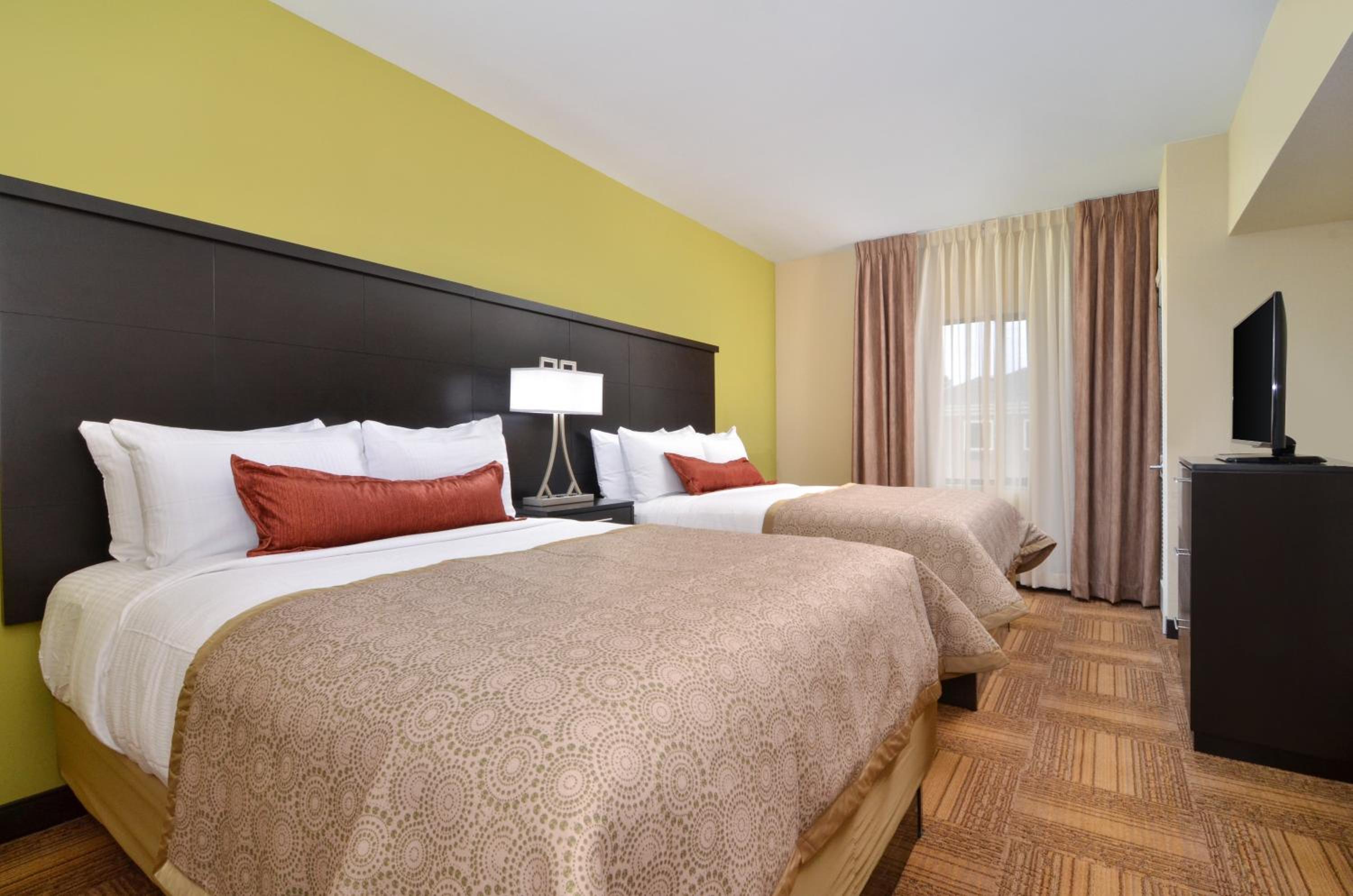 One-Bedroom Queen Room with Two Queen Beds and Mobility Accessible Tub - Non-Smoking