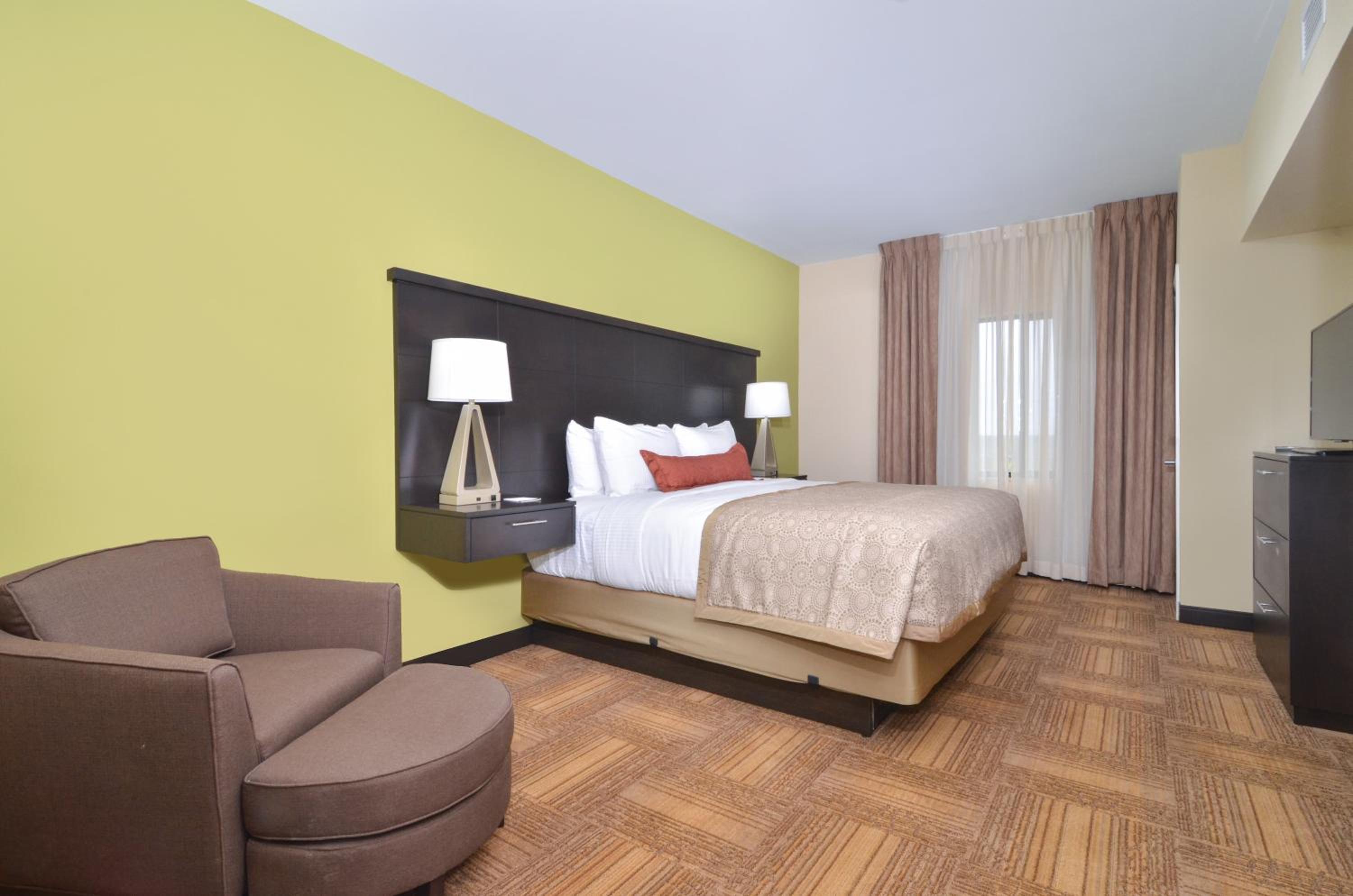 Queen Suite - Hearing Accessible/Non-Smoking