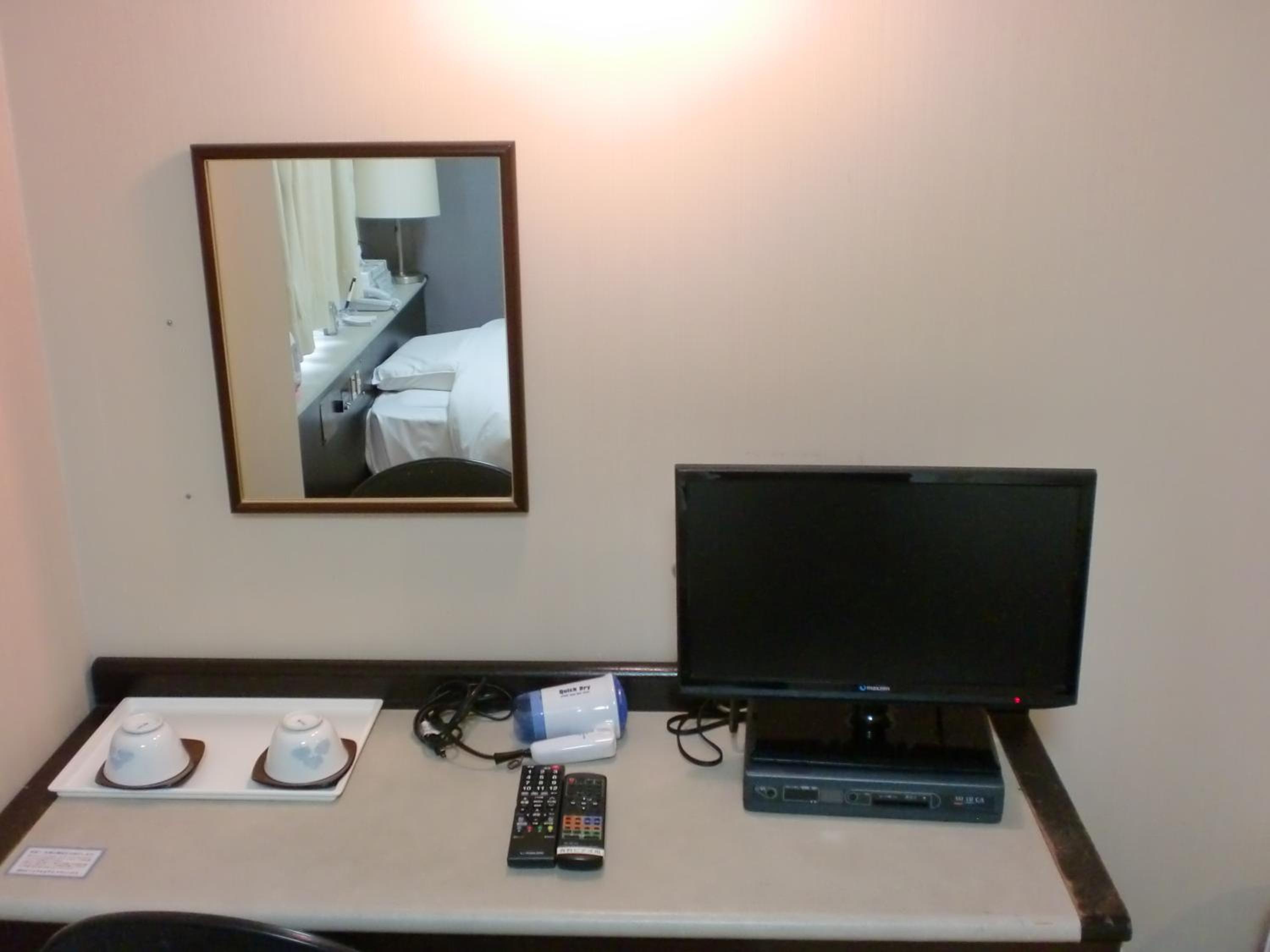 Twin Room - Non-Smoking - Photo 5