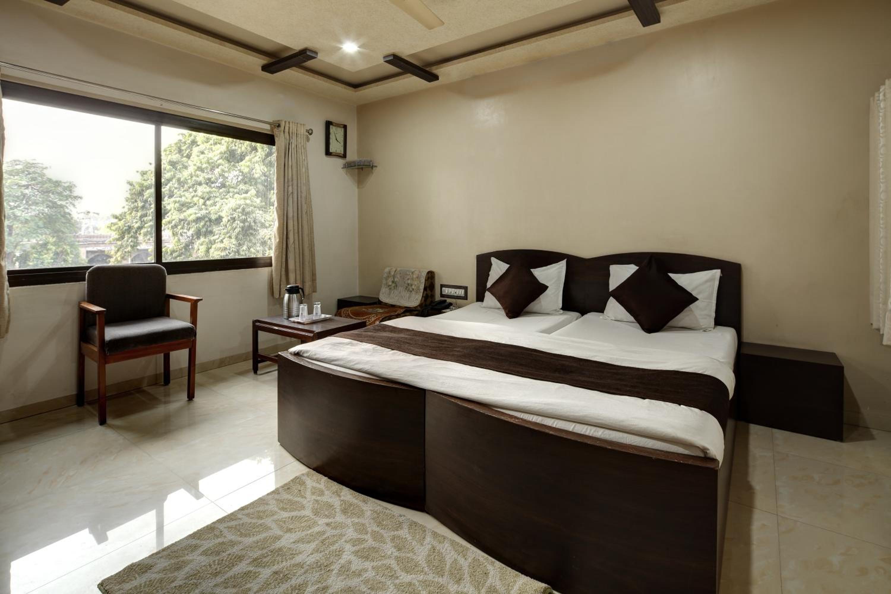 Deluxe Double or Twin Room photo 2