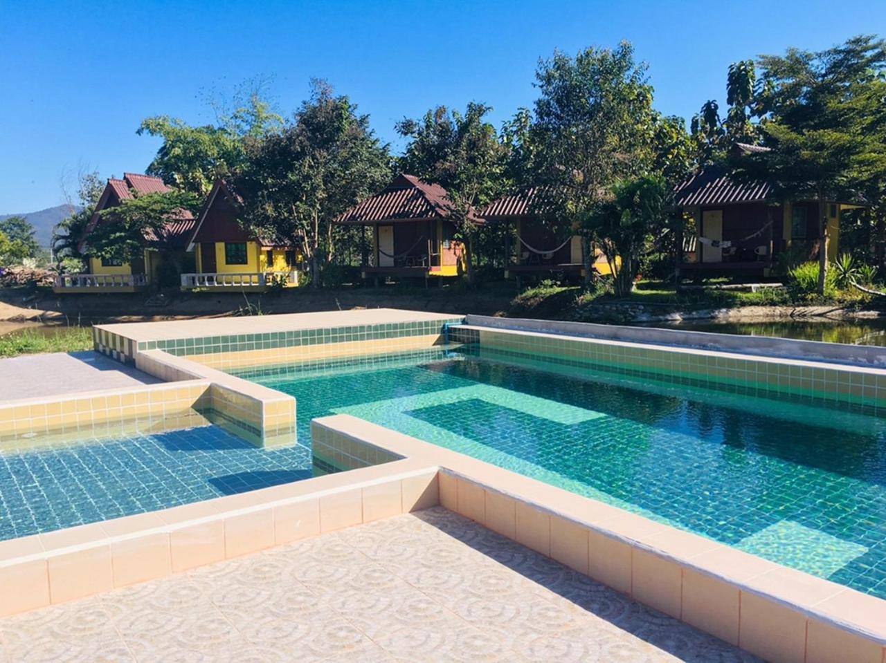 Queen Room with Pool View - Photo 4