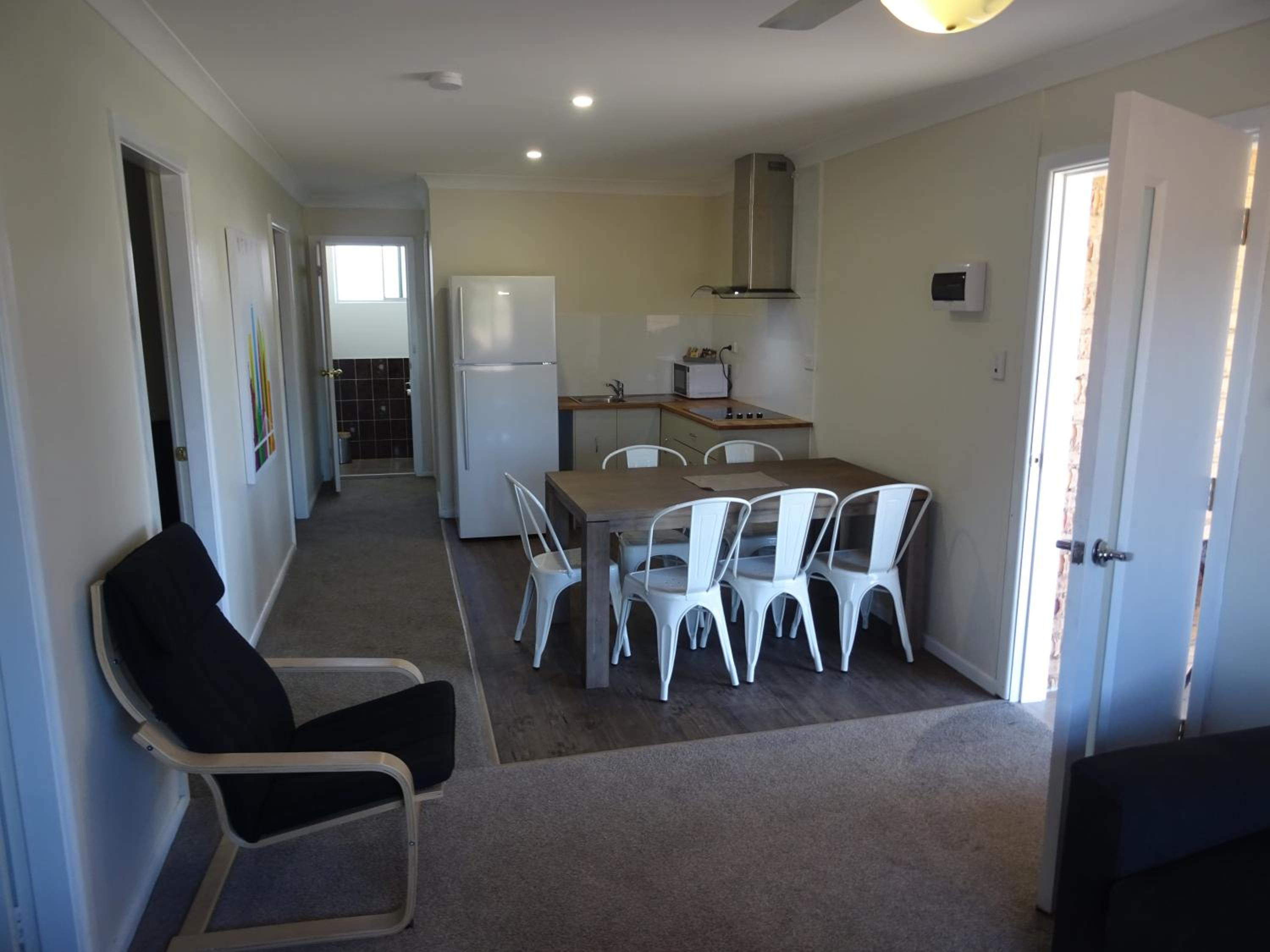 Three-Bedroom Apartment (Non Pet-Friendly) photo 2
