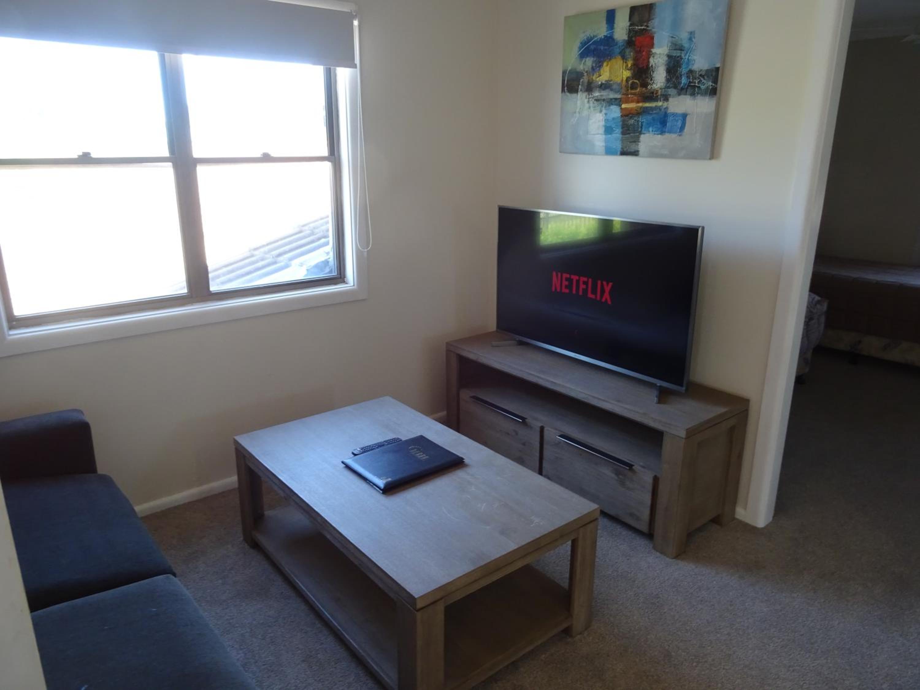 Three-Bedroom Apartment (Non Pet-Friendly) photo 3