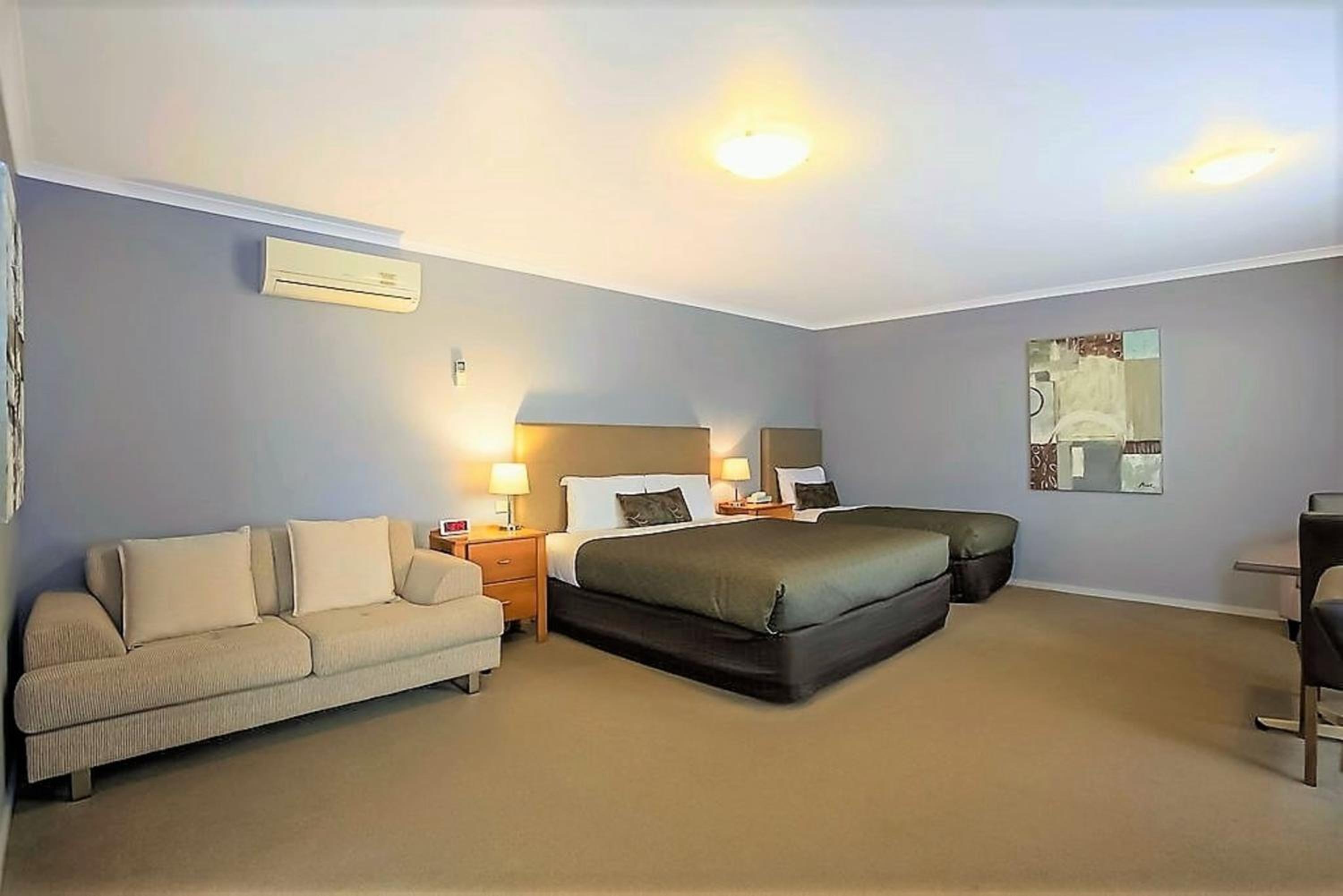 Deluxe Two-Bedroom Suite - Photo 3