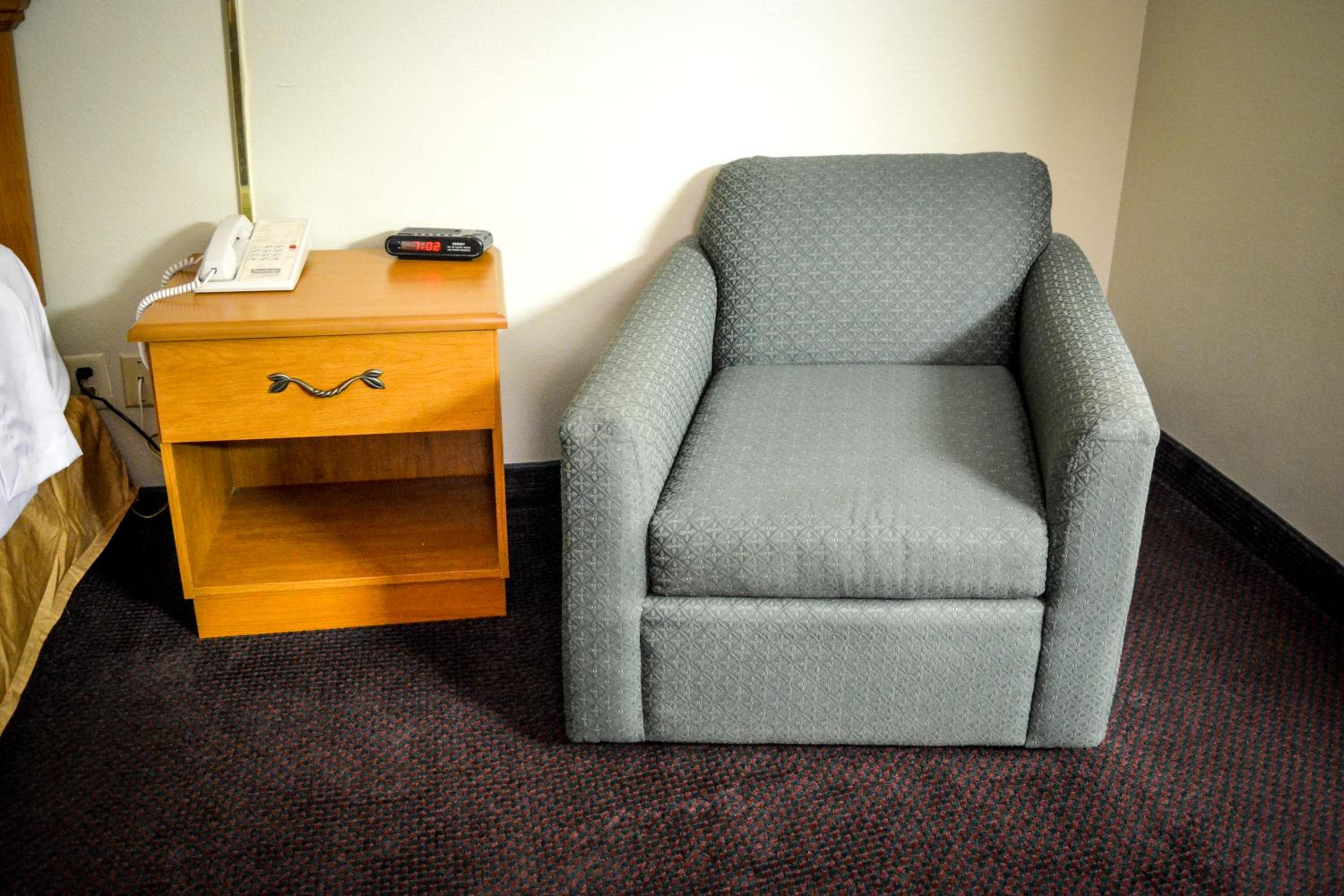 King Room - Non-Smoking - Photo 10