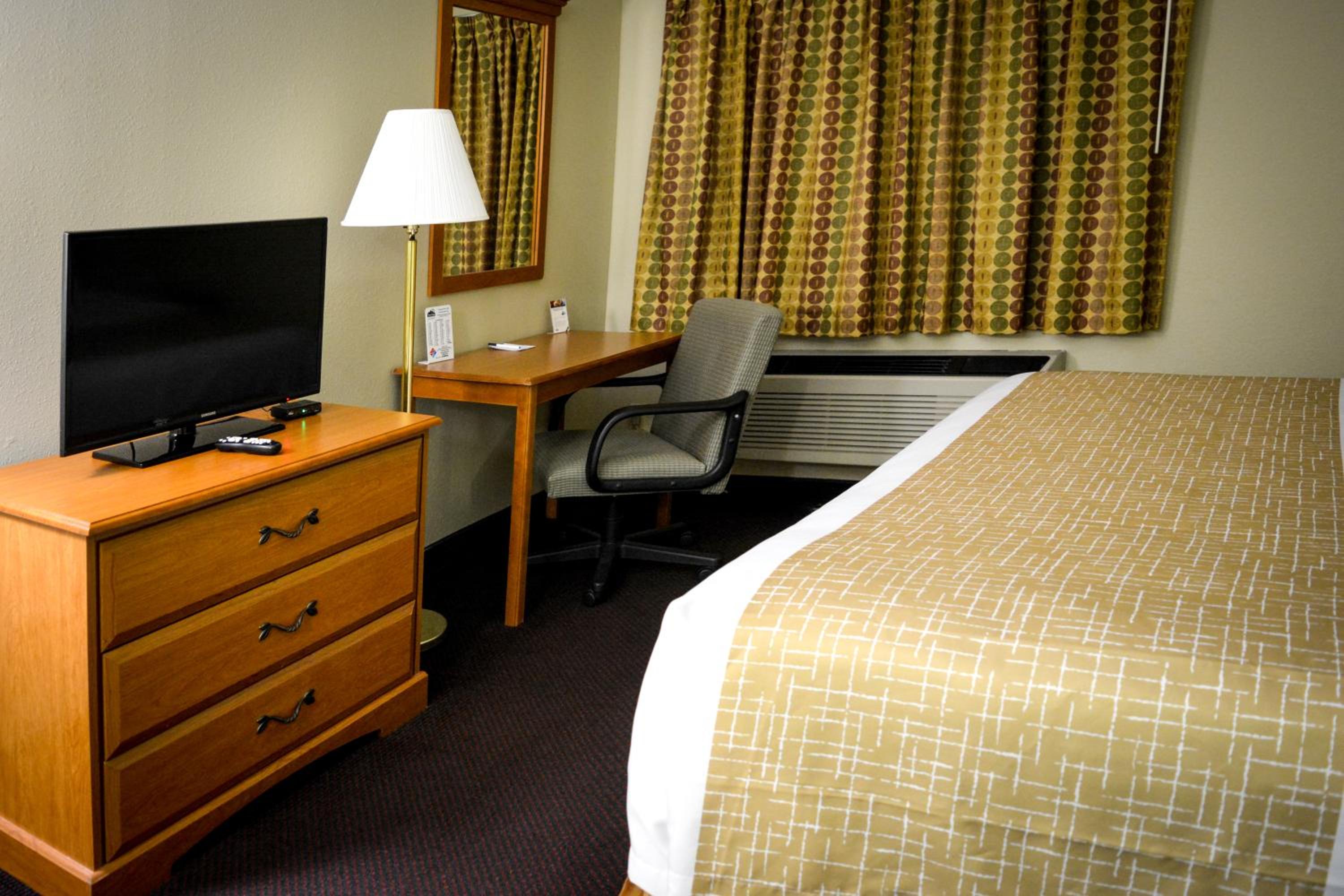 King Room - Non-Smoking - Photo 3