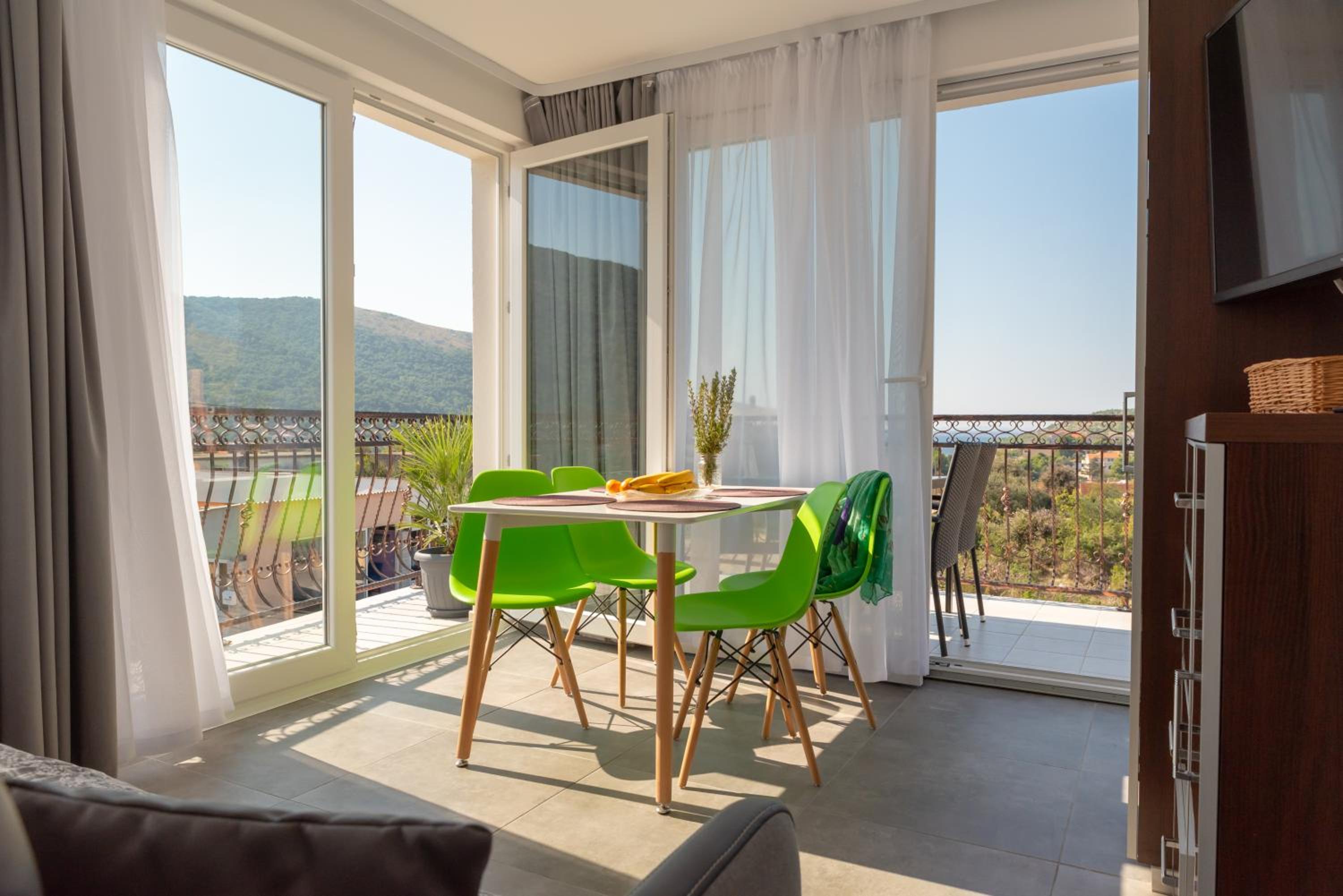 Apartment with Sea View photo 2