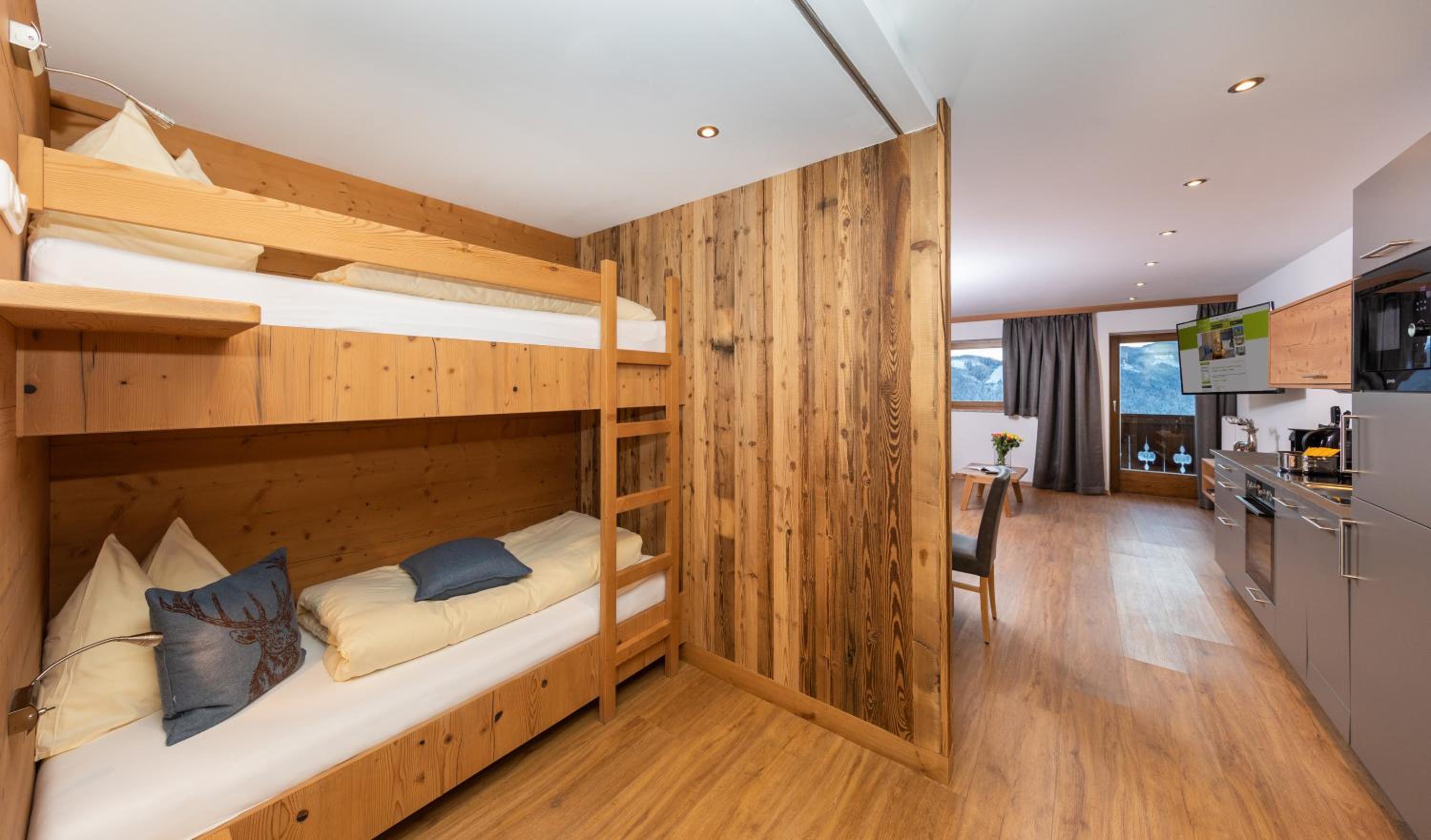 Big Two-Bedroom Apartment with Balcony photo 2