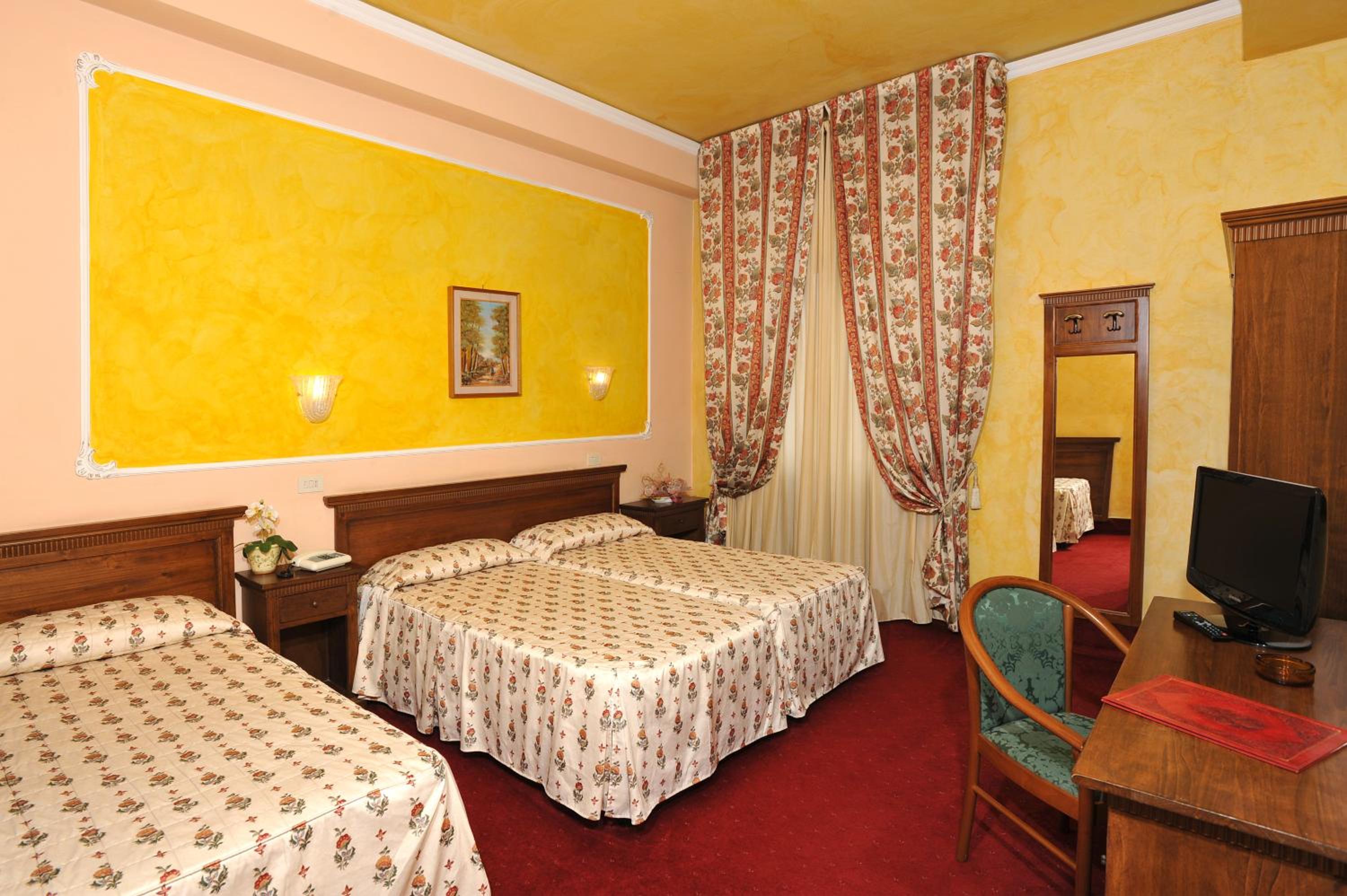 Quadruple Room - Photo 3