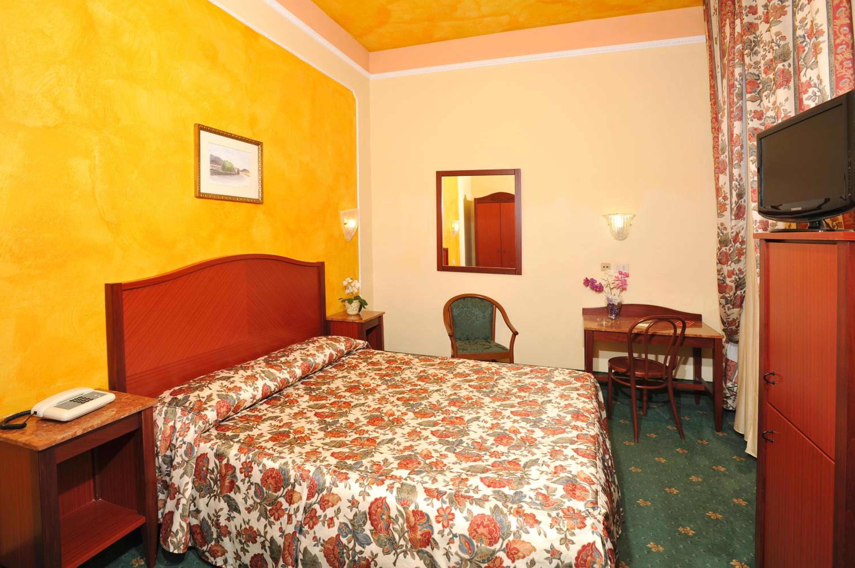 Standard Double Room - Photo 3