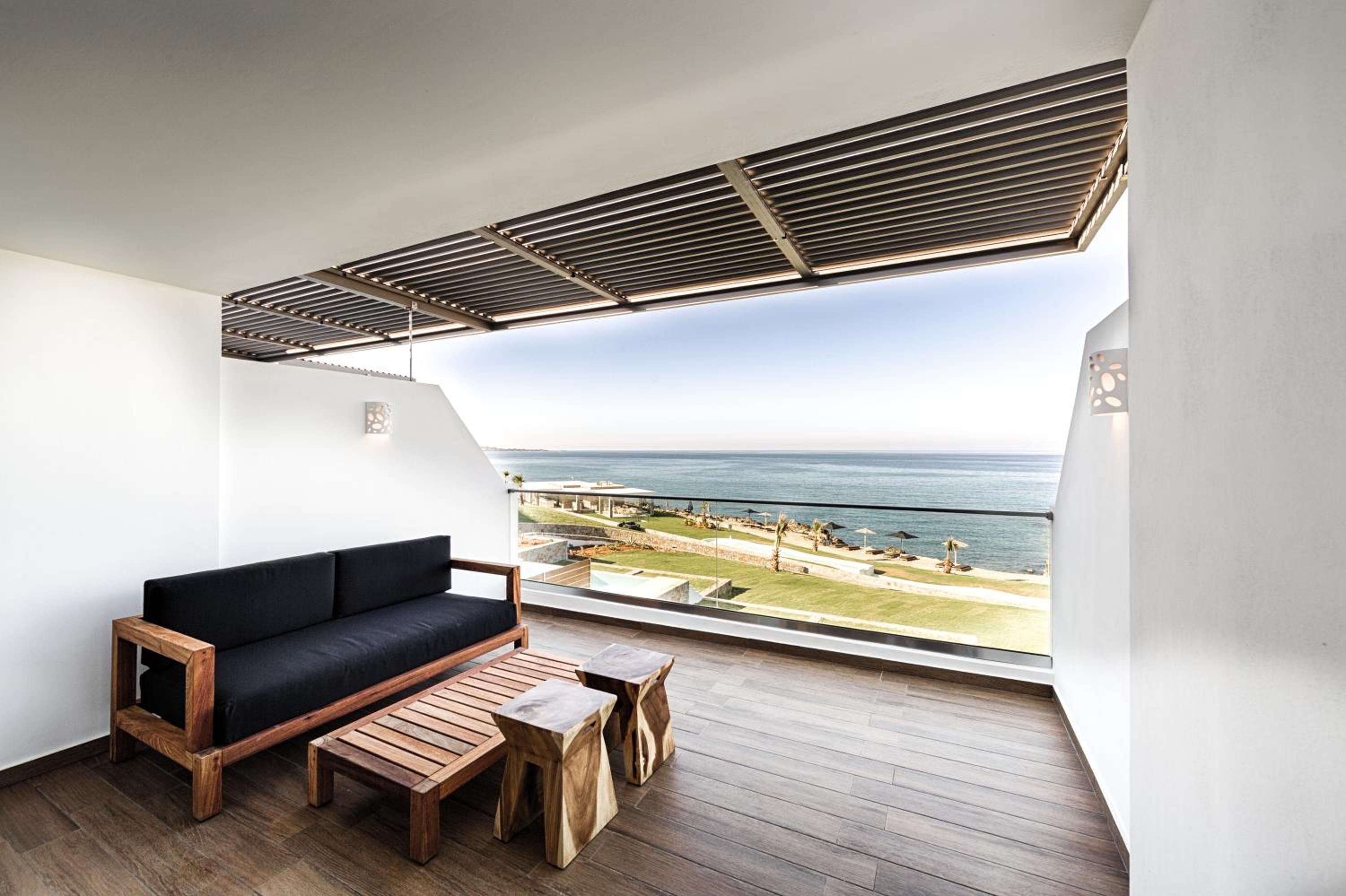 Thalassa Deluxe Guestroom - Sea Front thumbnail 6