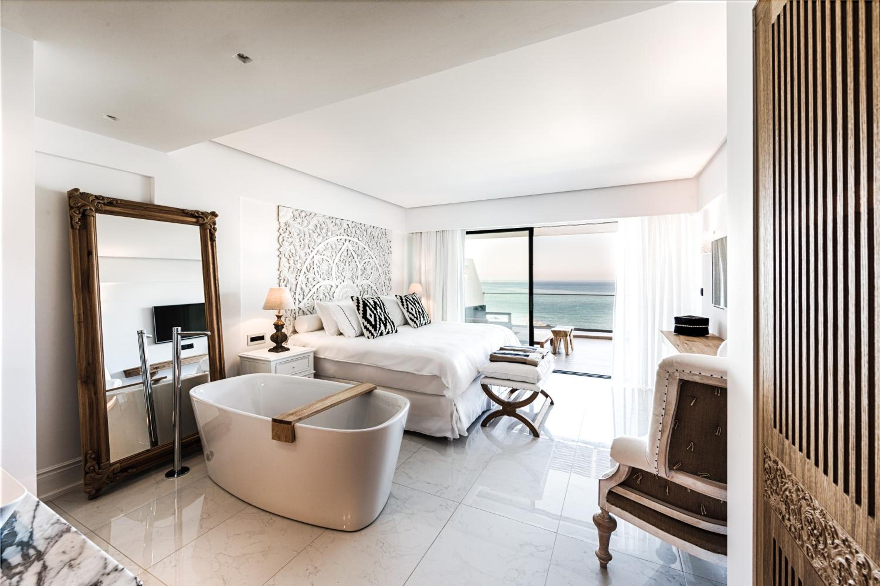 Thalassa Deluxe Guestroom - Sea Front thumbnail 5
