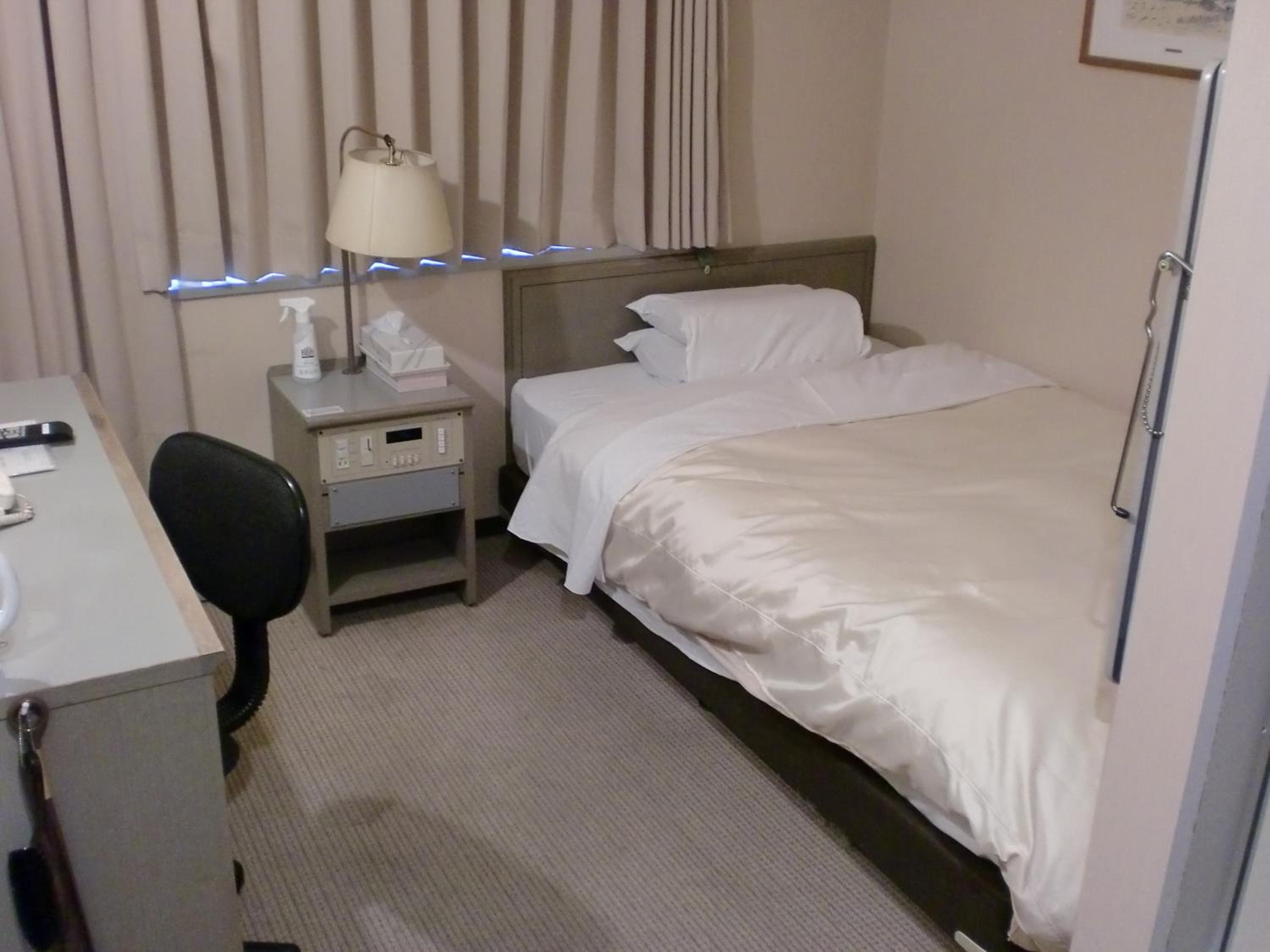Double Room with Small Double Bed - Smoking photo 1