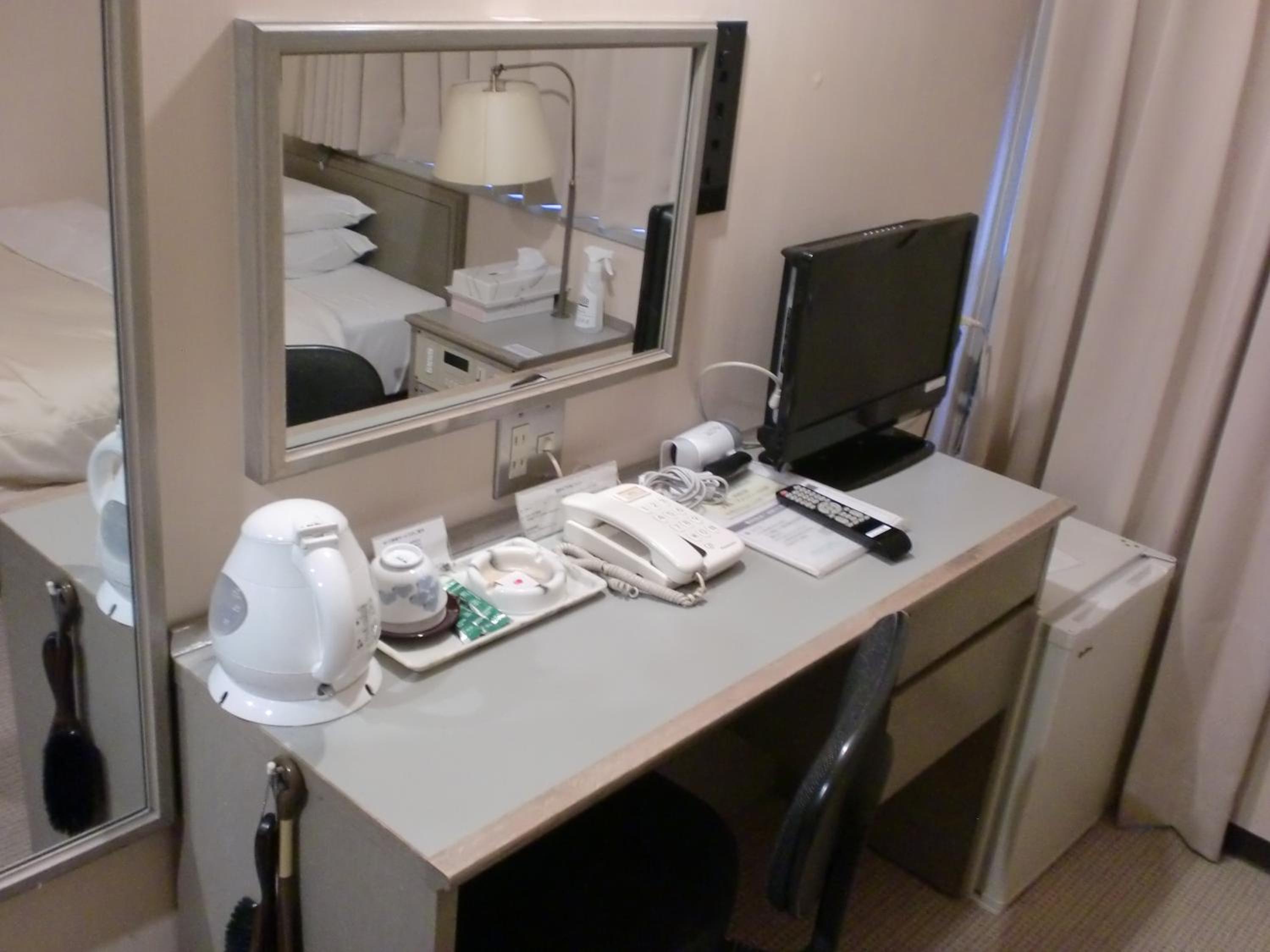 Double Room with Small Double Bed - Smoking photo 2