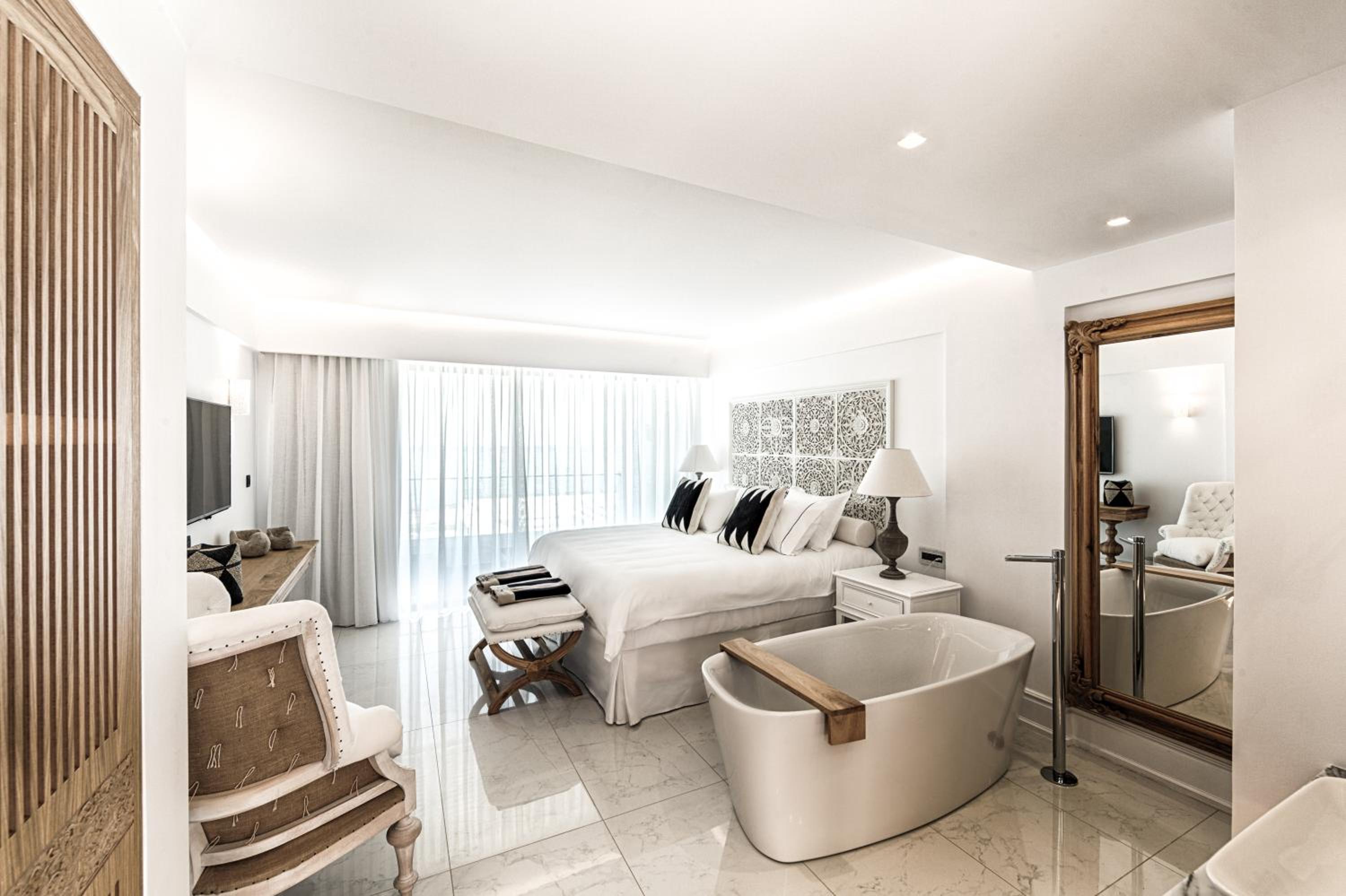 Luxury Guestroom with Private Spa Bath
