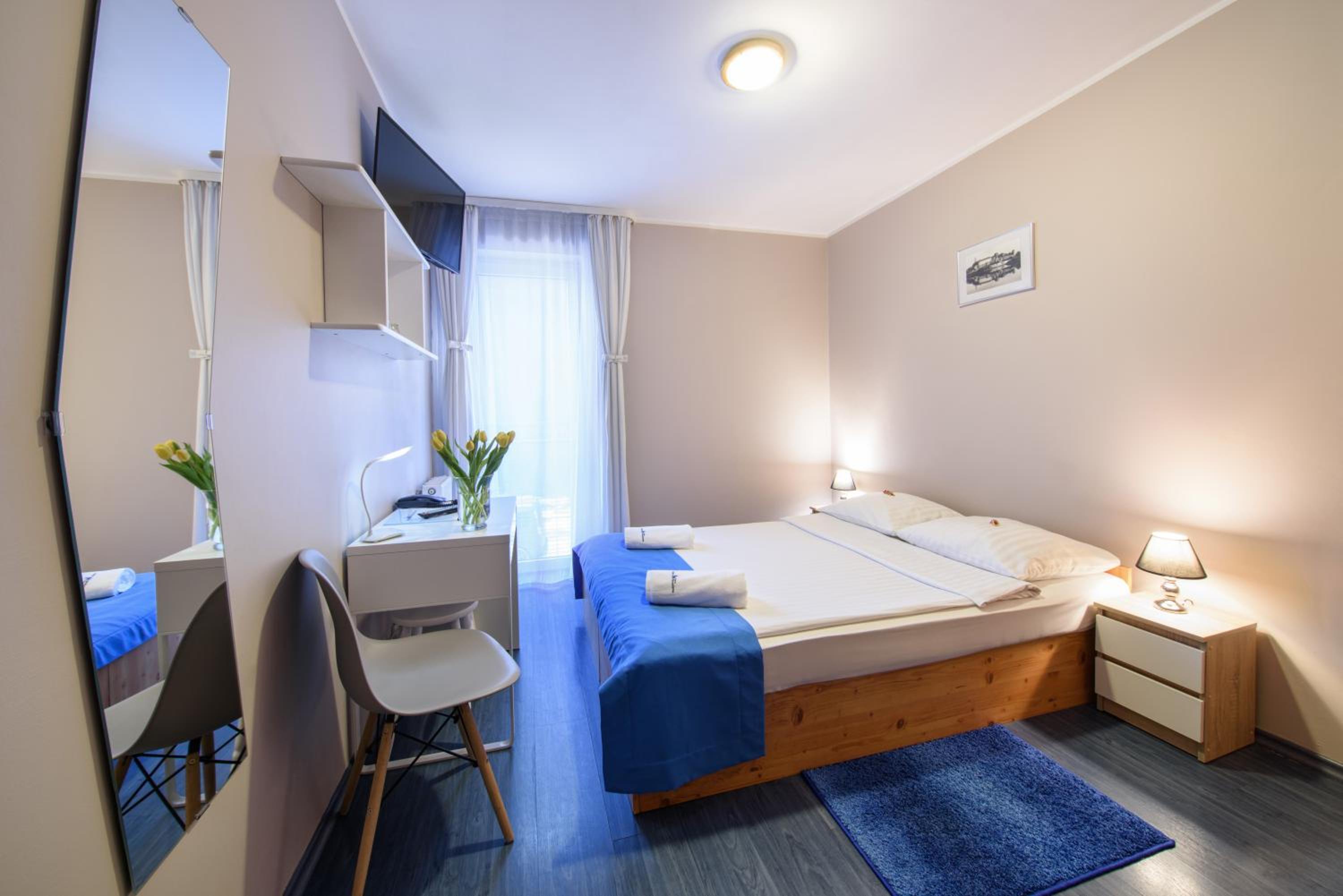 Double or Twin Room - Photo 13