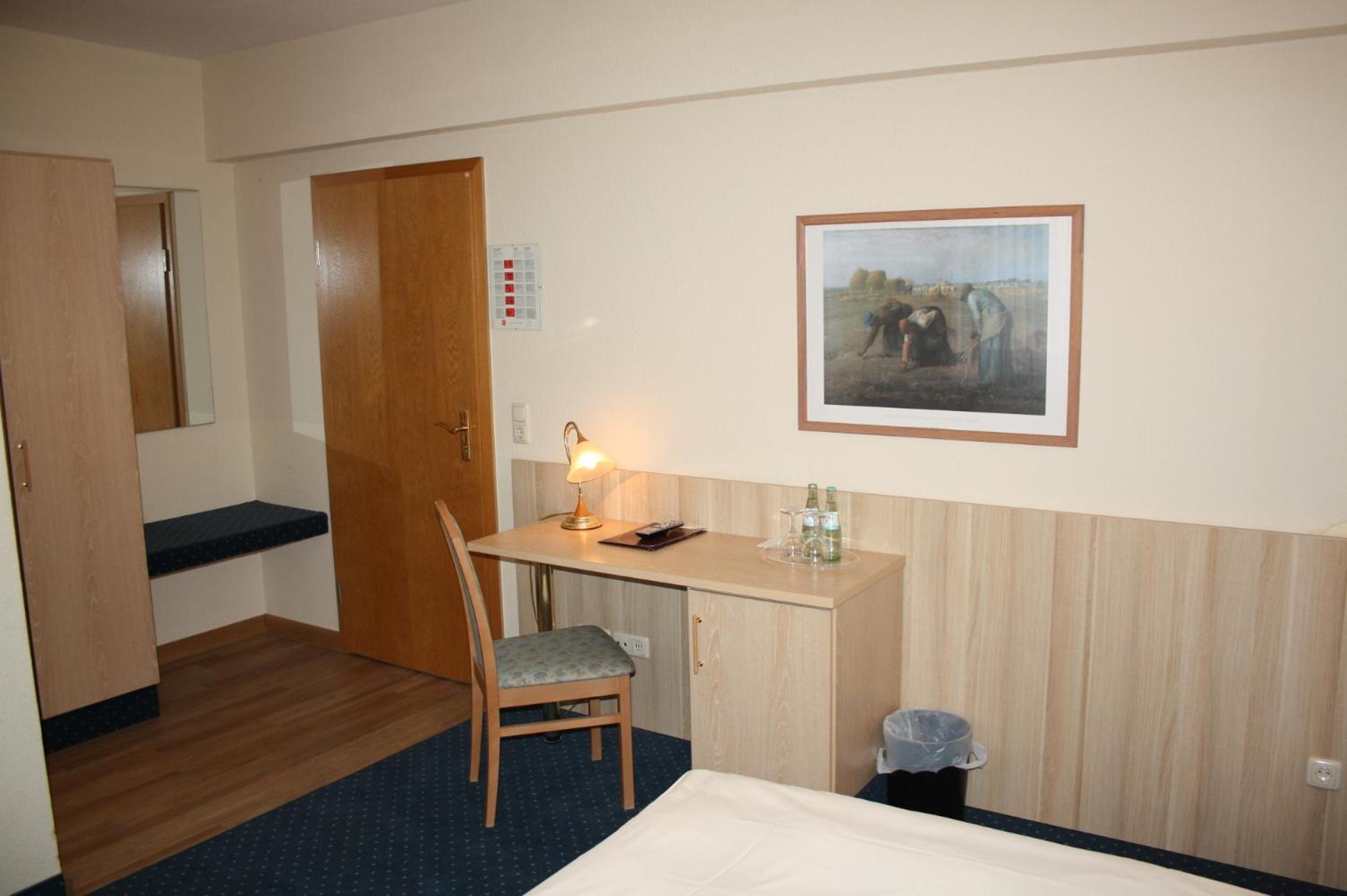 Single Room photo 3