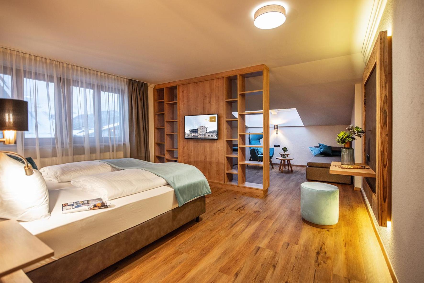 Junior Suite with Mountain View photo 3