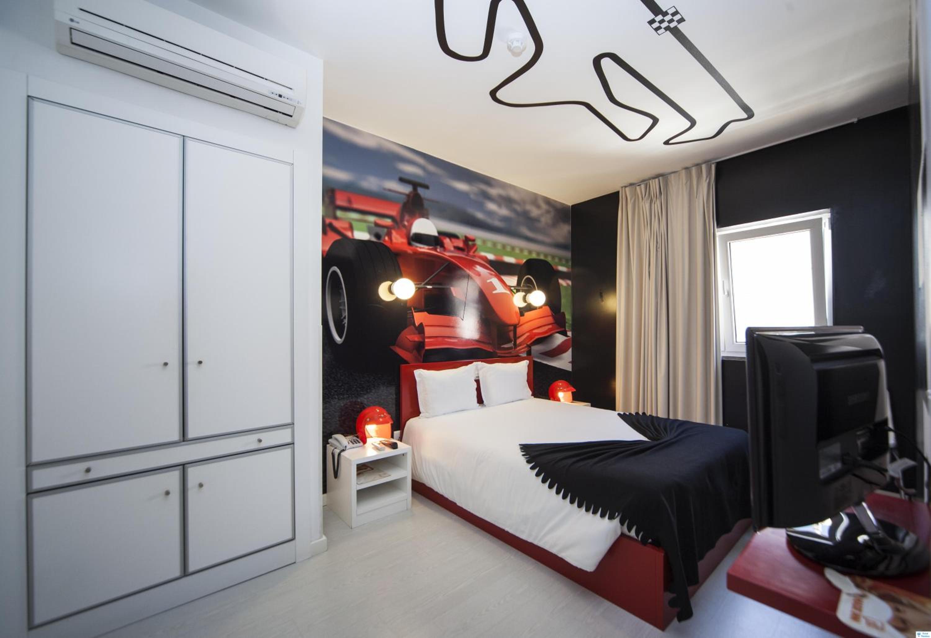 Themed Double Room - Speed - Photo 6