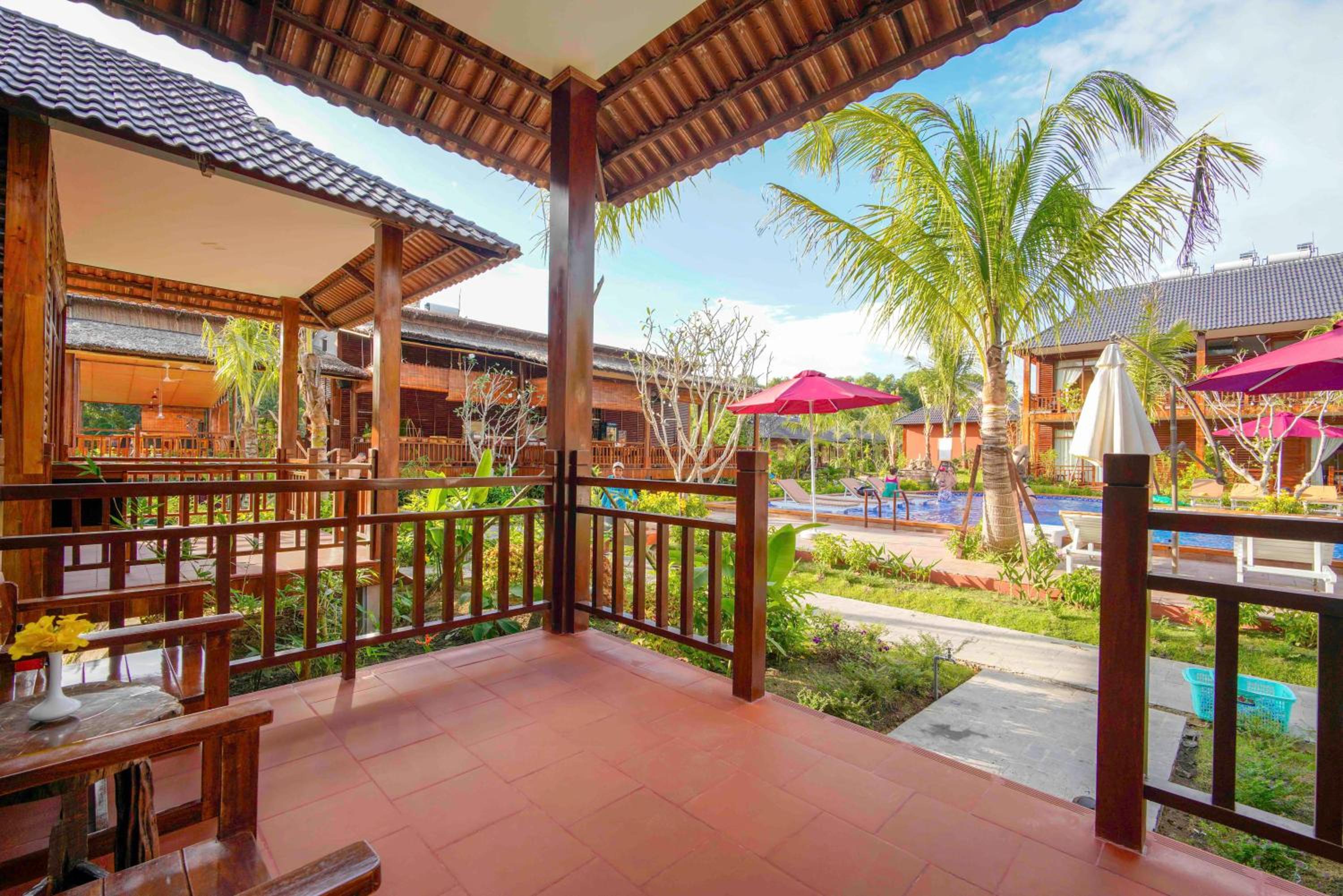 Bungalow with Pool View - Photo 19