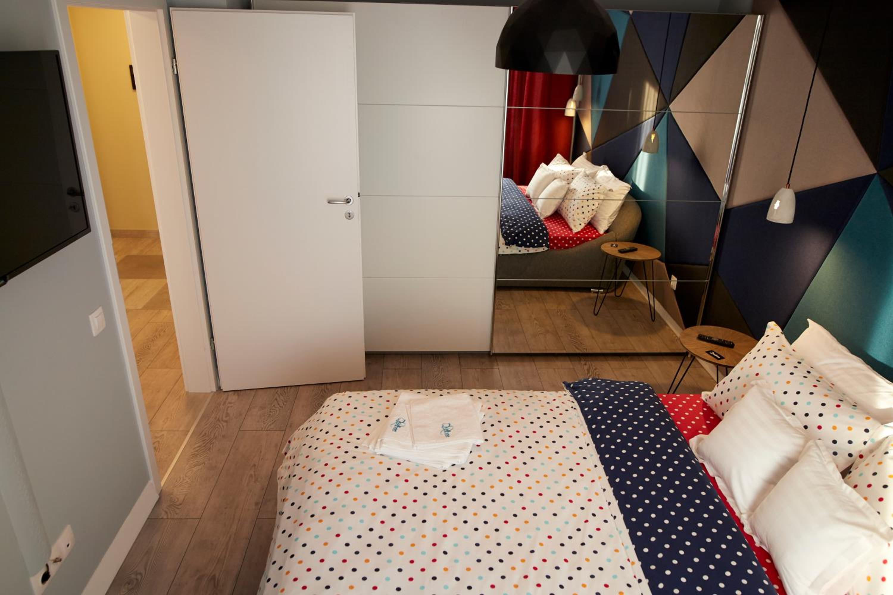 One-Bedroom Apartment - Photo 6