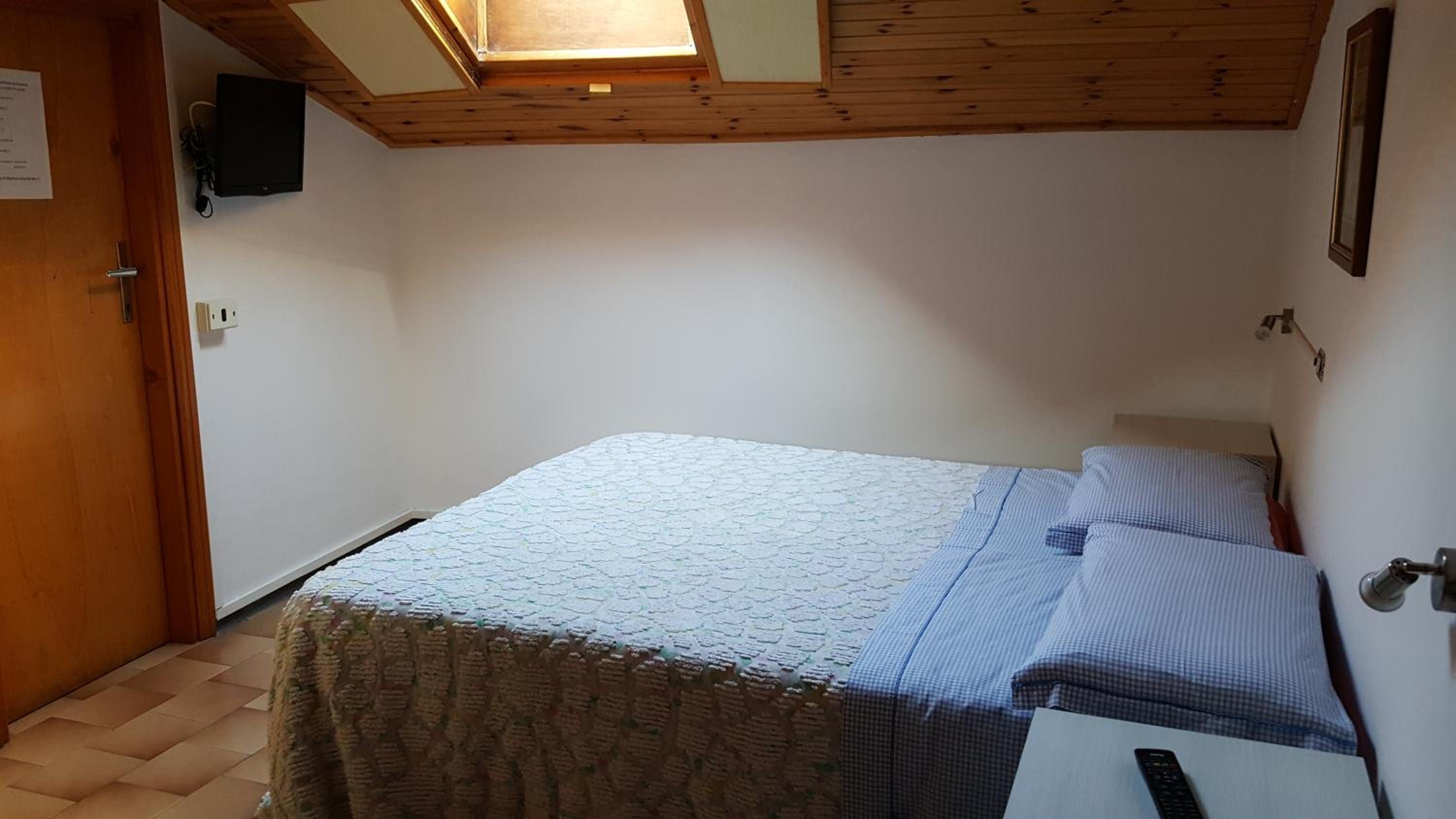 Triple Room with Private External Bathroom photo 3