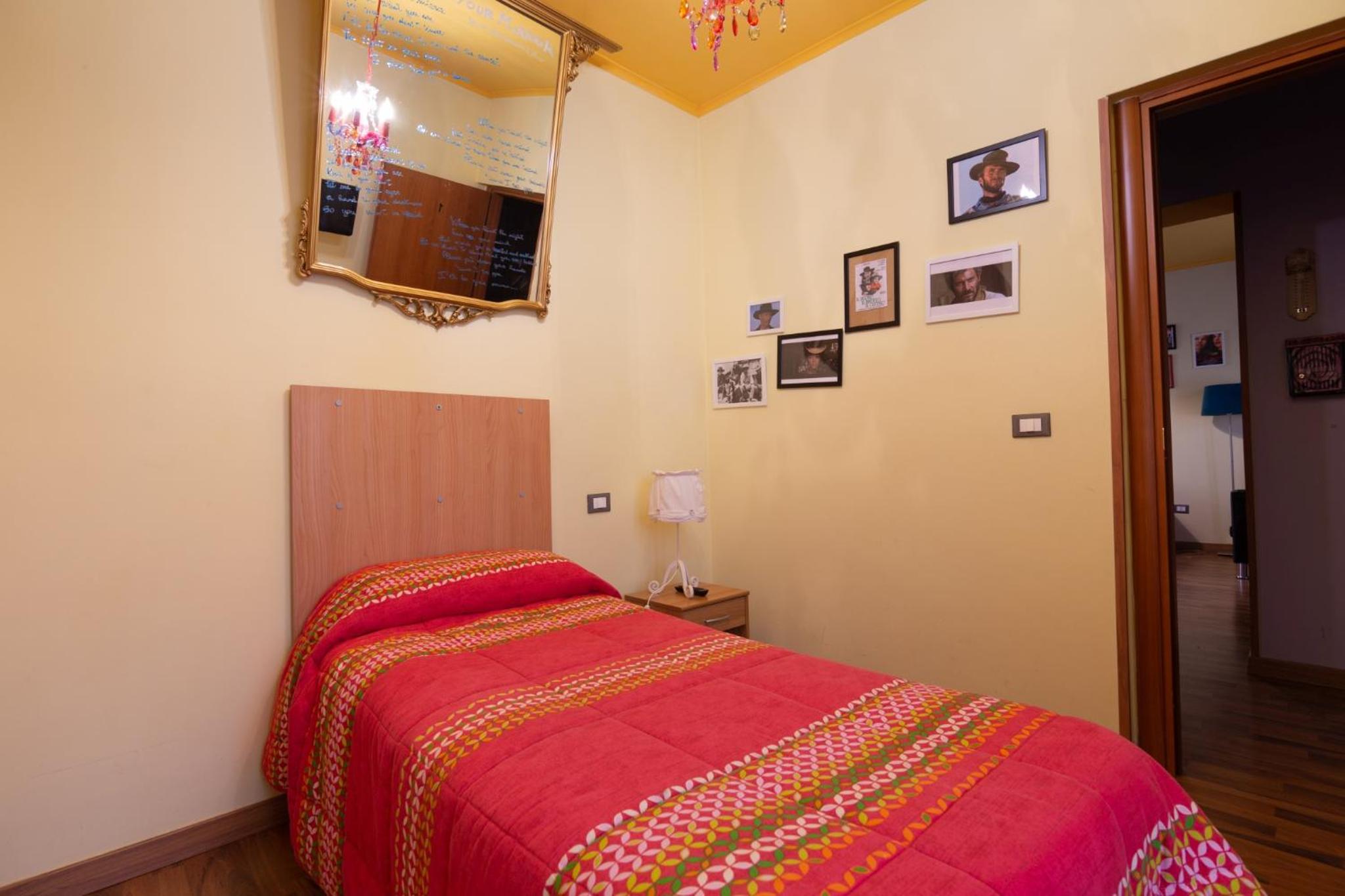 Single Room with Private Bathroom photo 1