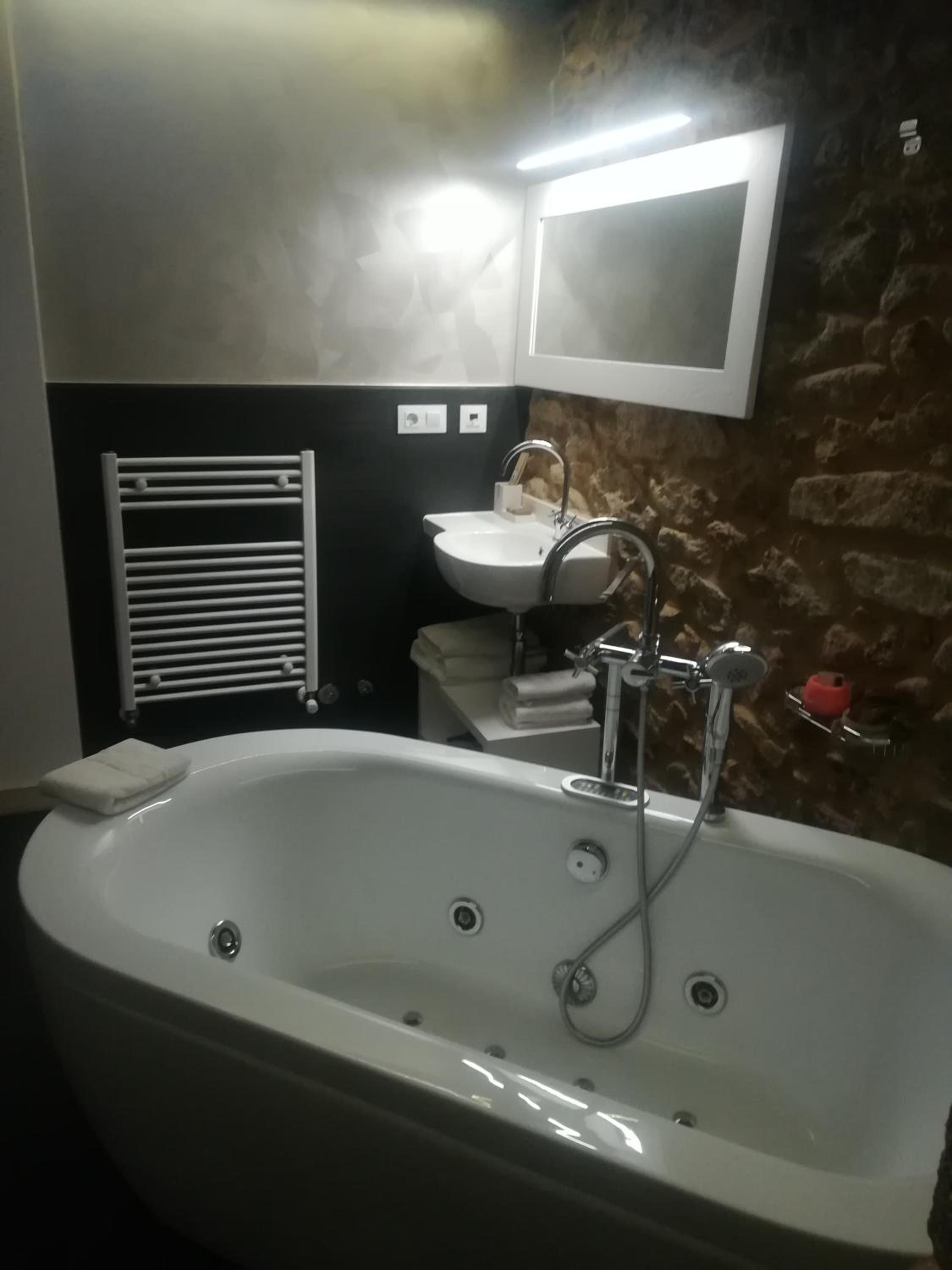 Deluxe Double Room With Balcony photo 2