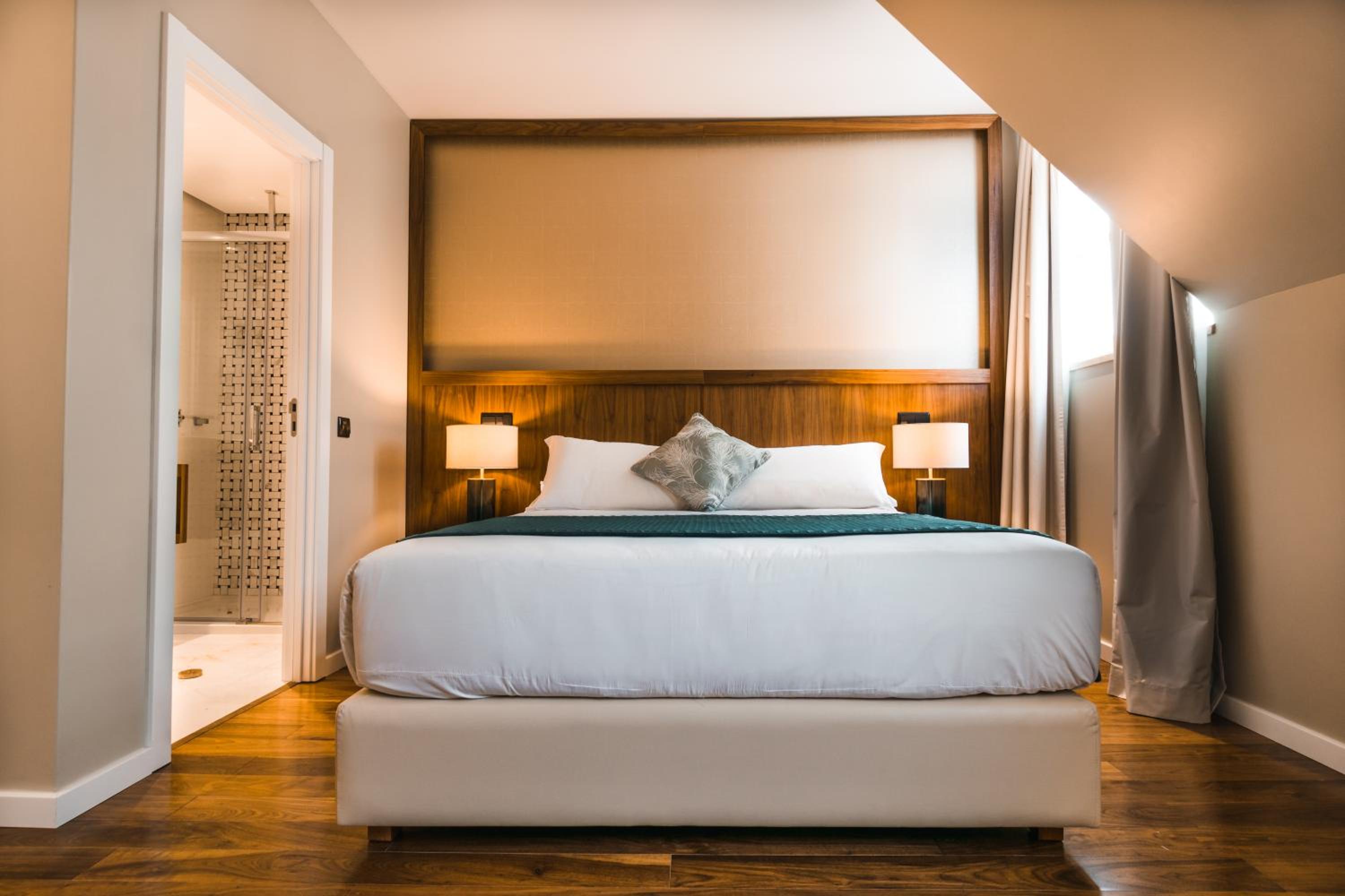 Double or Twin Room - Photo 6
