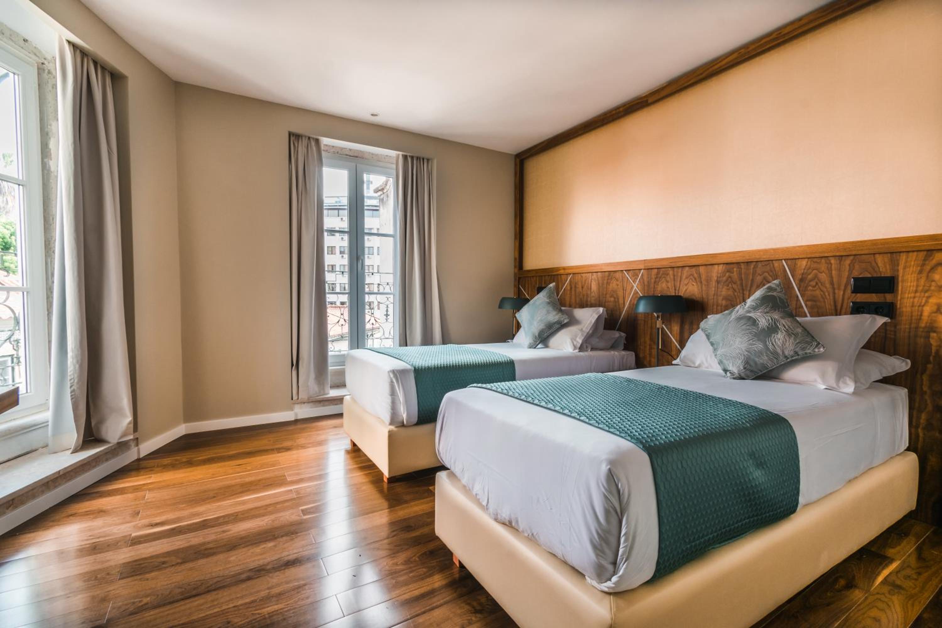 Large Double or Twin Room - Photo 3