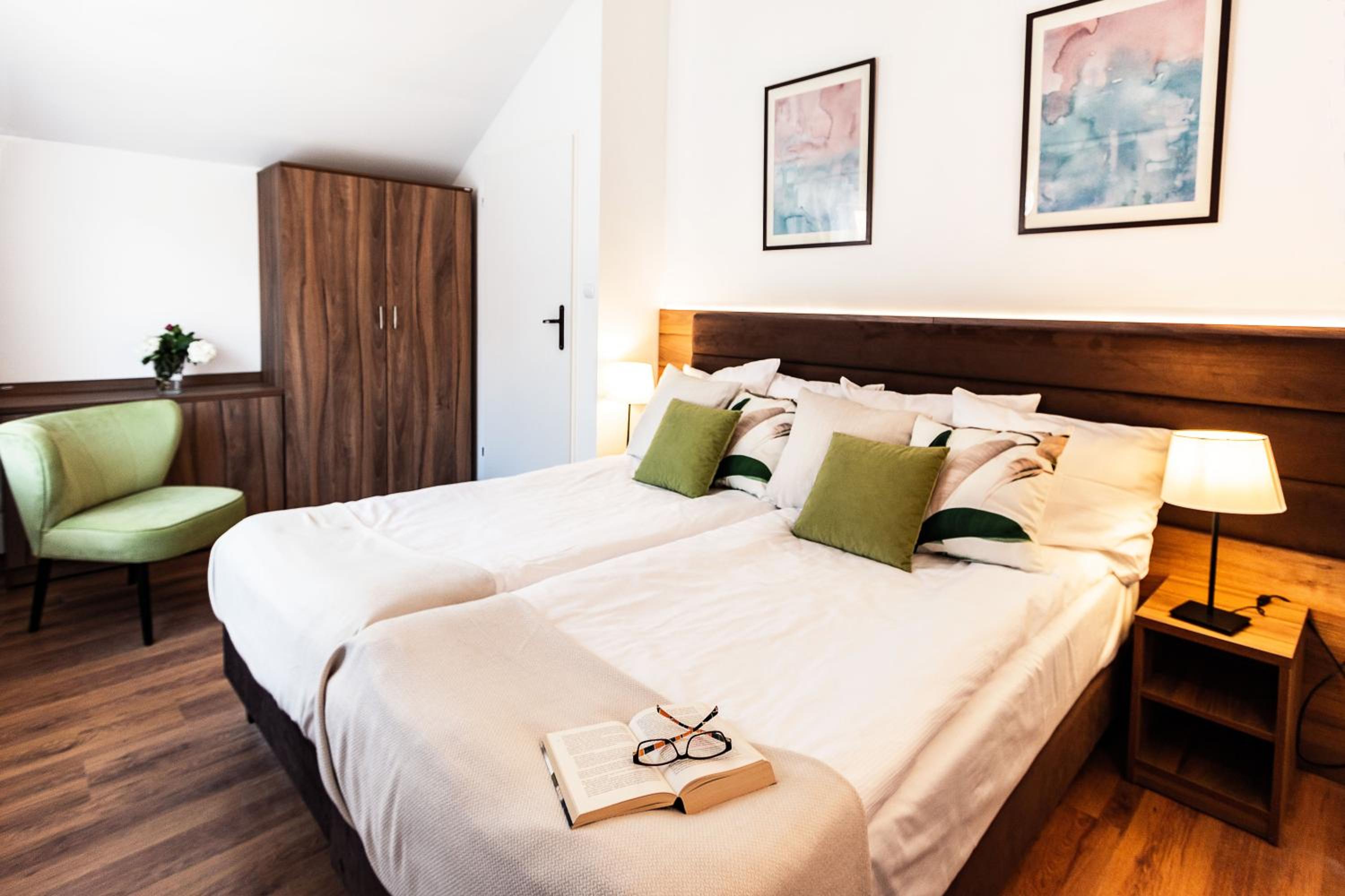 Deluxe Two-Bedroom House with Sea view