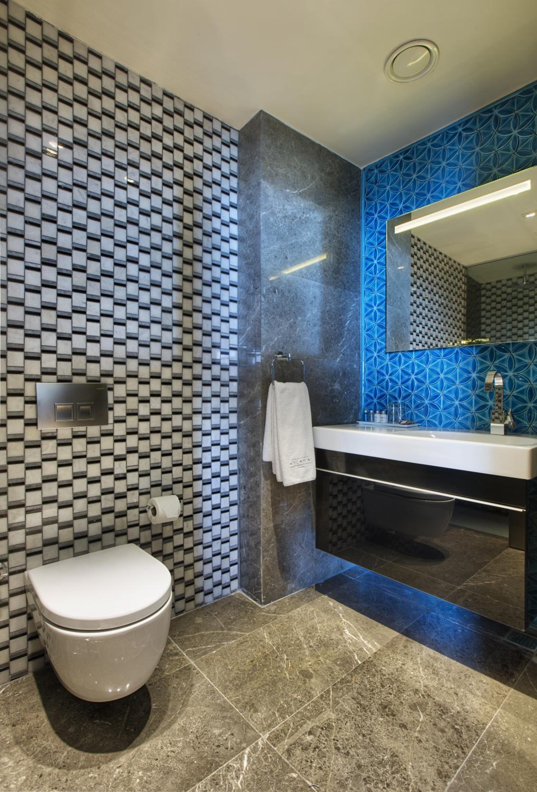 Double or Twin Room with Sea View thumbnail 5