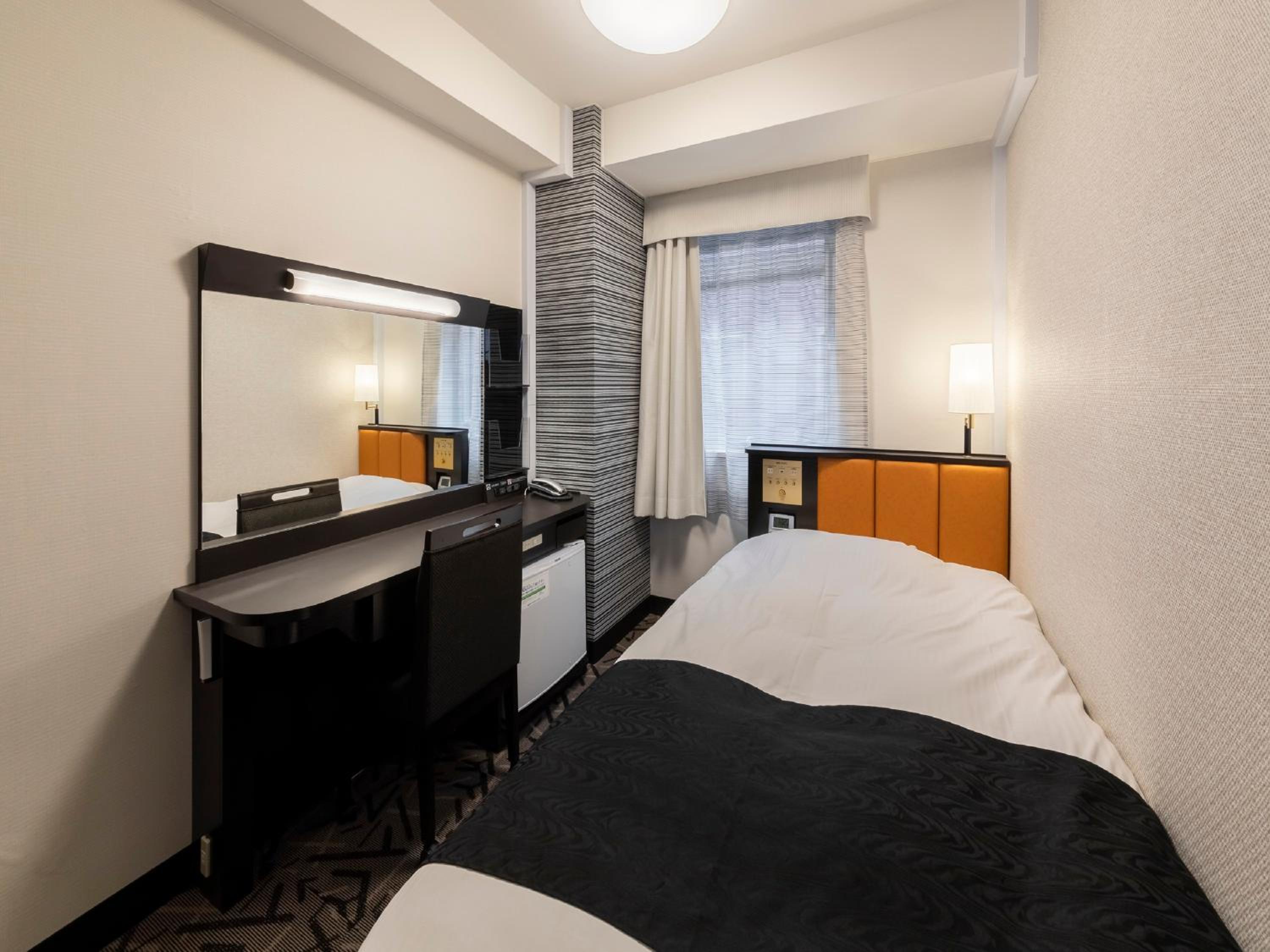 Single Room - Non-Smoking - Breakfast Included photo 1