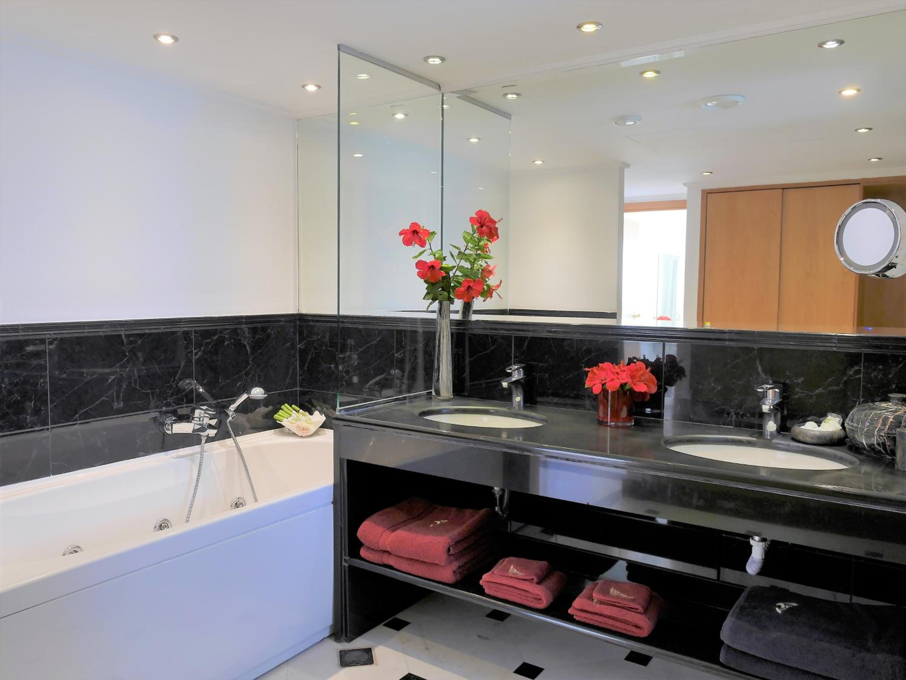Exclusive Three-Bedroom Maisonette Individual Pool - Photo 10