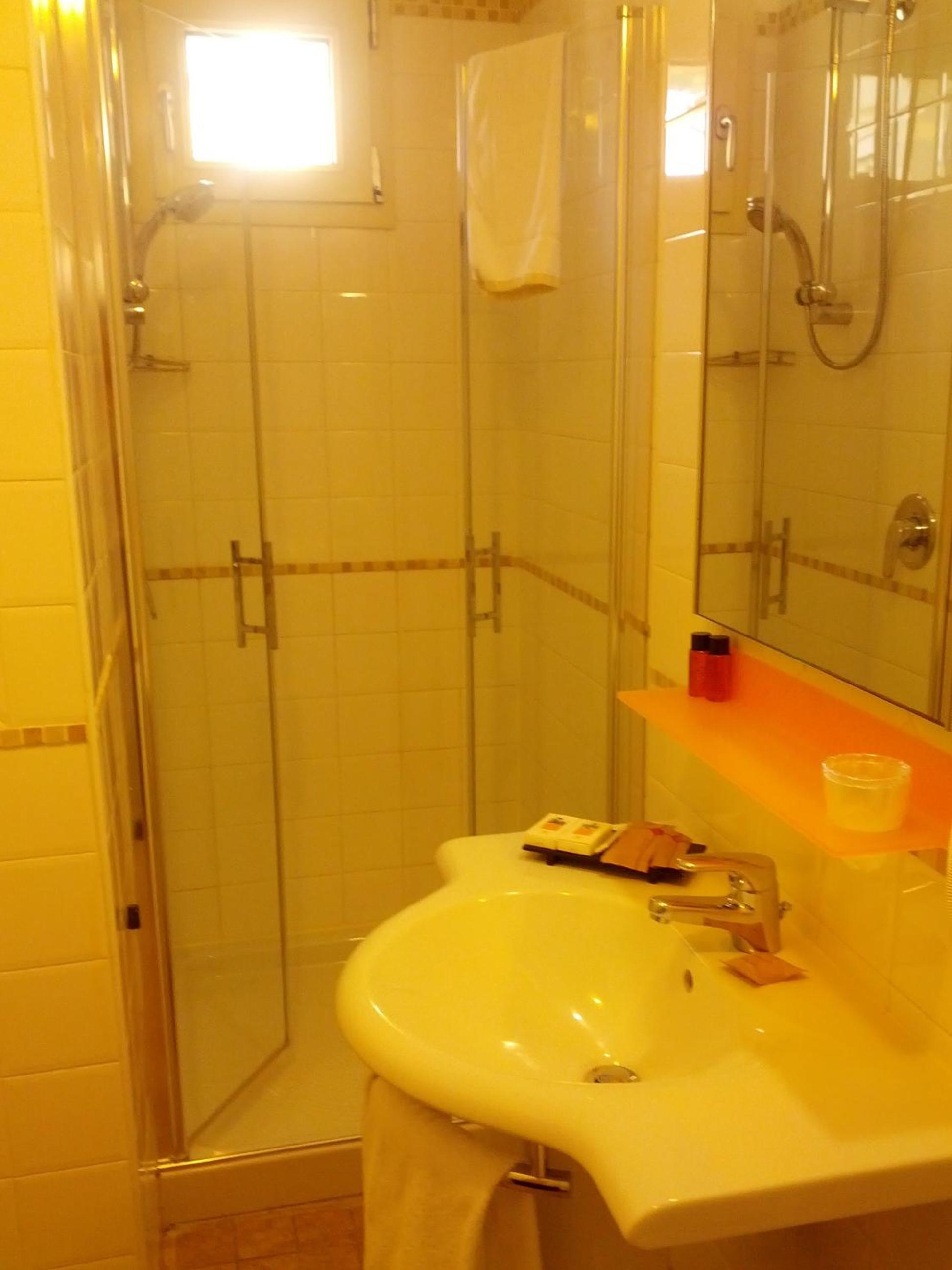 Classic Double or Twin Room - Photo 3