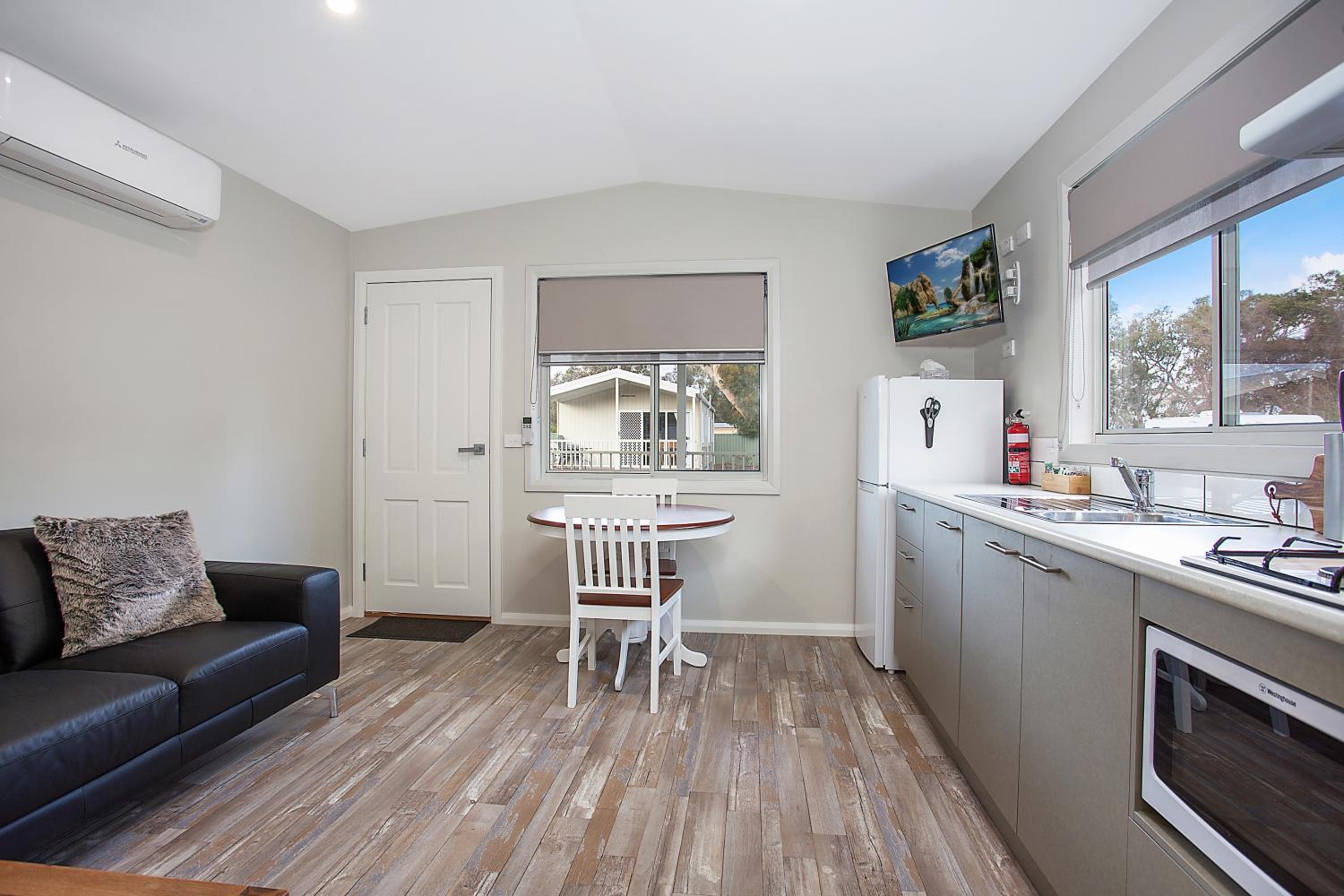 One-Bedroom Executive Villa - No Pets photo 3