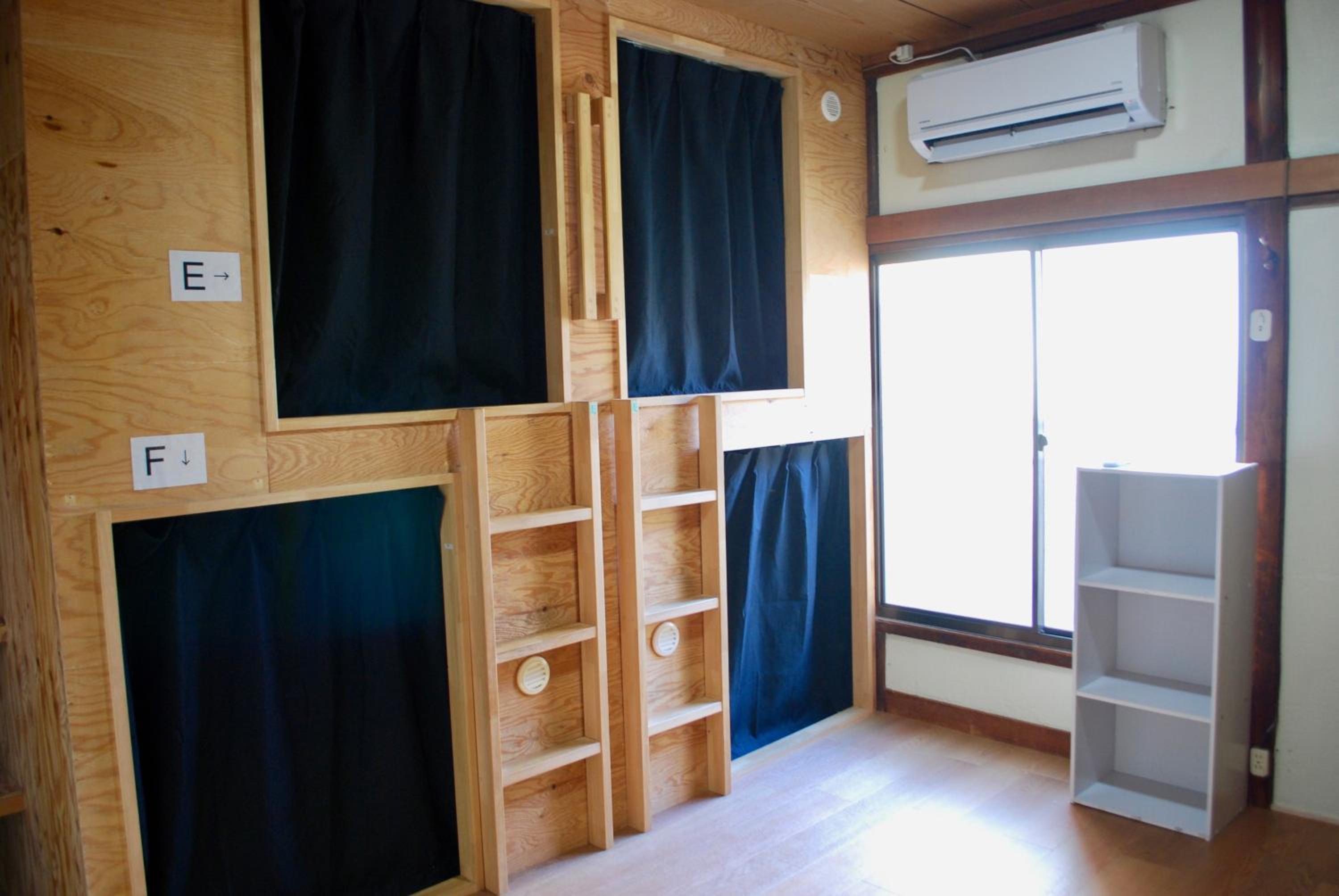 Capsule Bed in 8-Bed Mixed Dormitory Room photo 3