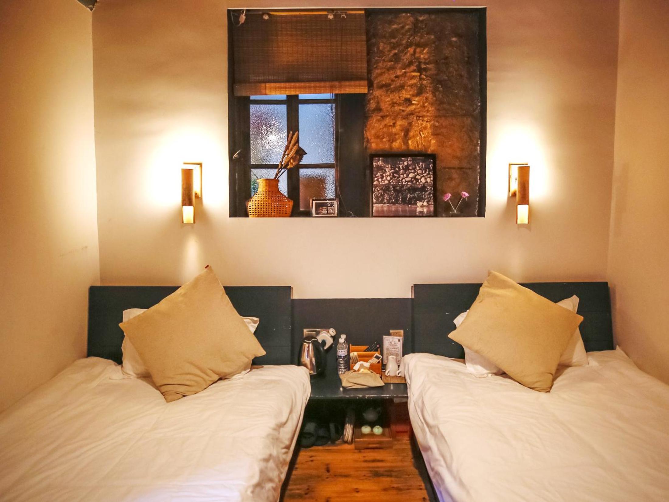Twin Room with Private Bathroom photo 2