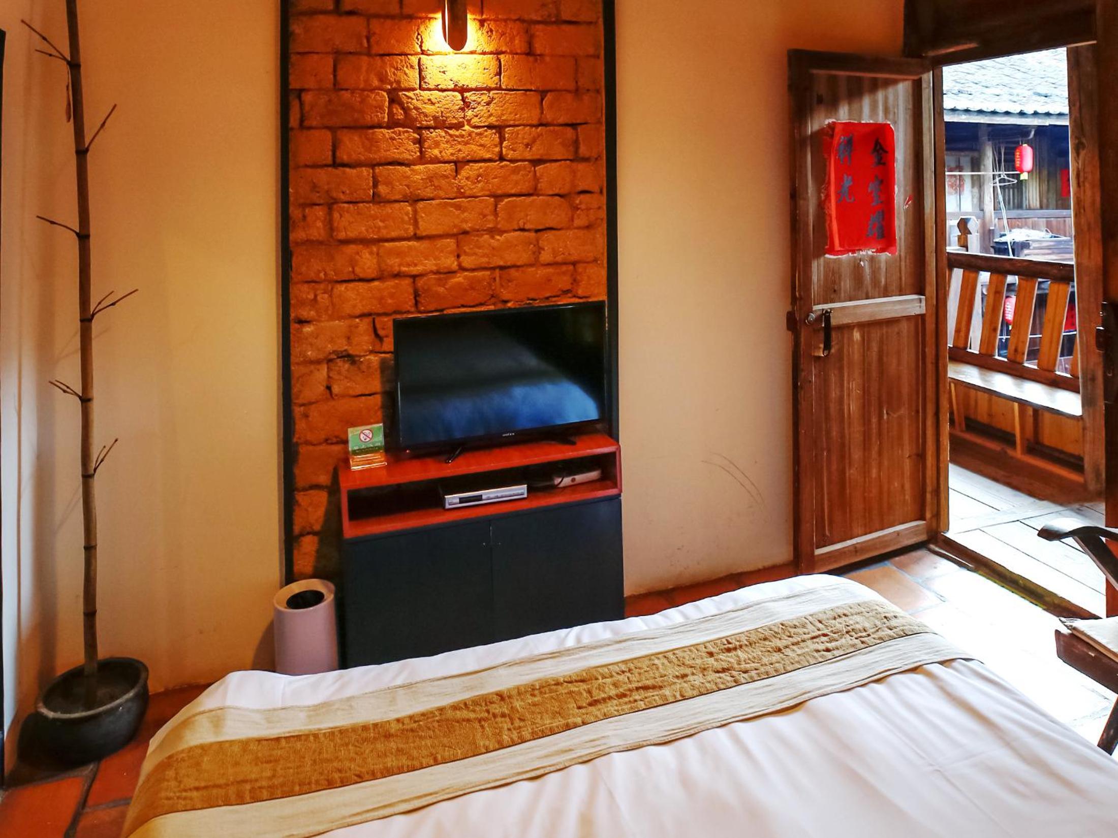 Deluxe Double Room with Private Bathroom photo 3